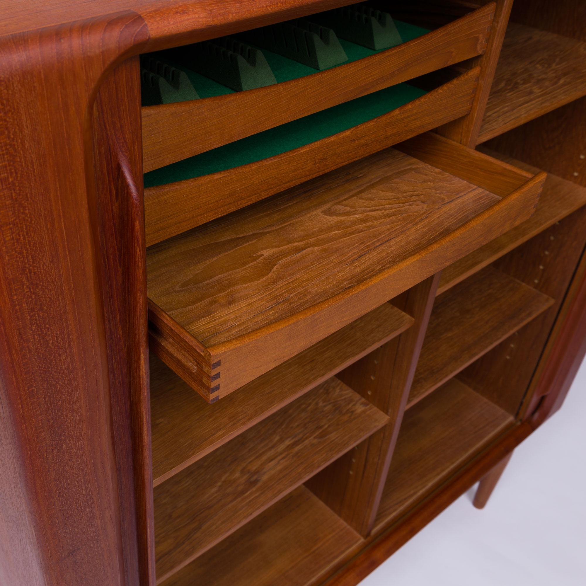 Credenza alta danese di metà secolo in teak di Bernhard Pedersen & Søn 1960 in vendita 3