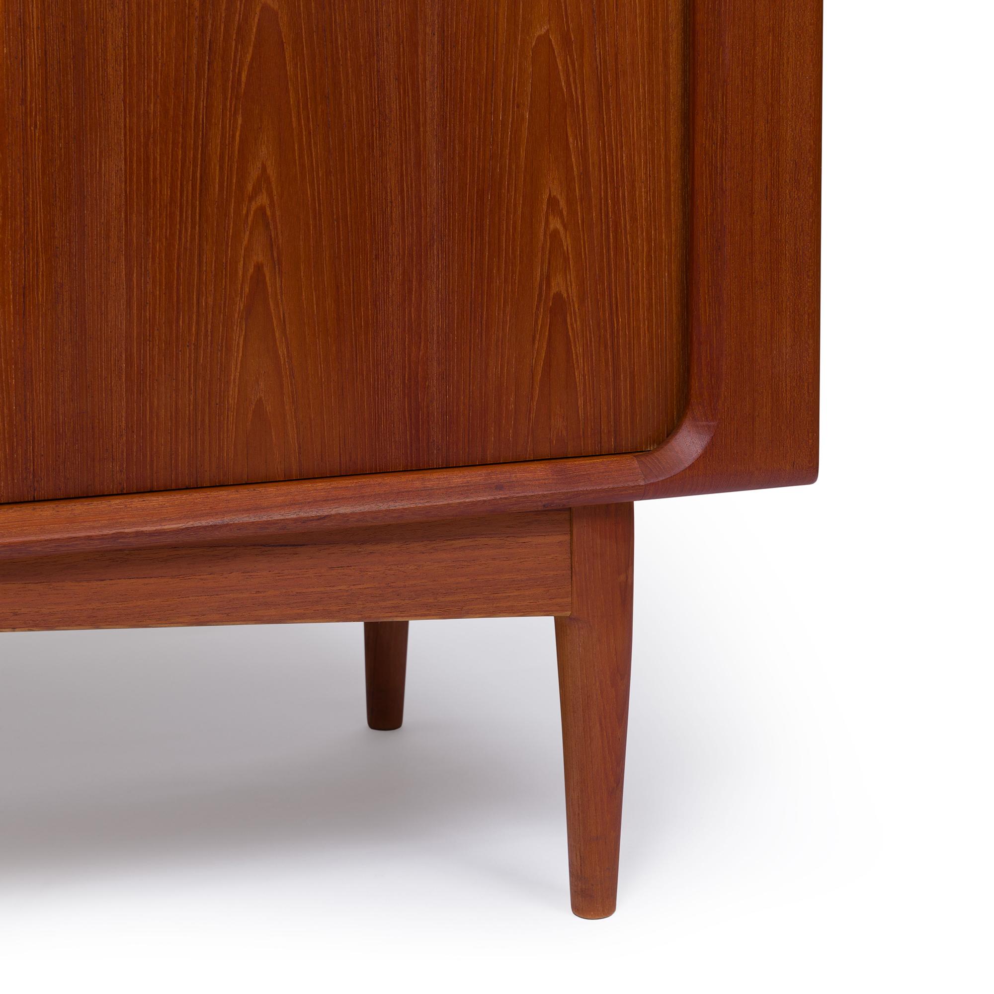Credenza alta danese di metà secolo in teak di Bernhard Pedersen & Søn 1960 in vendita 6