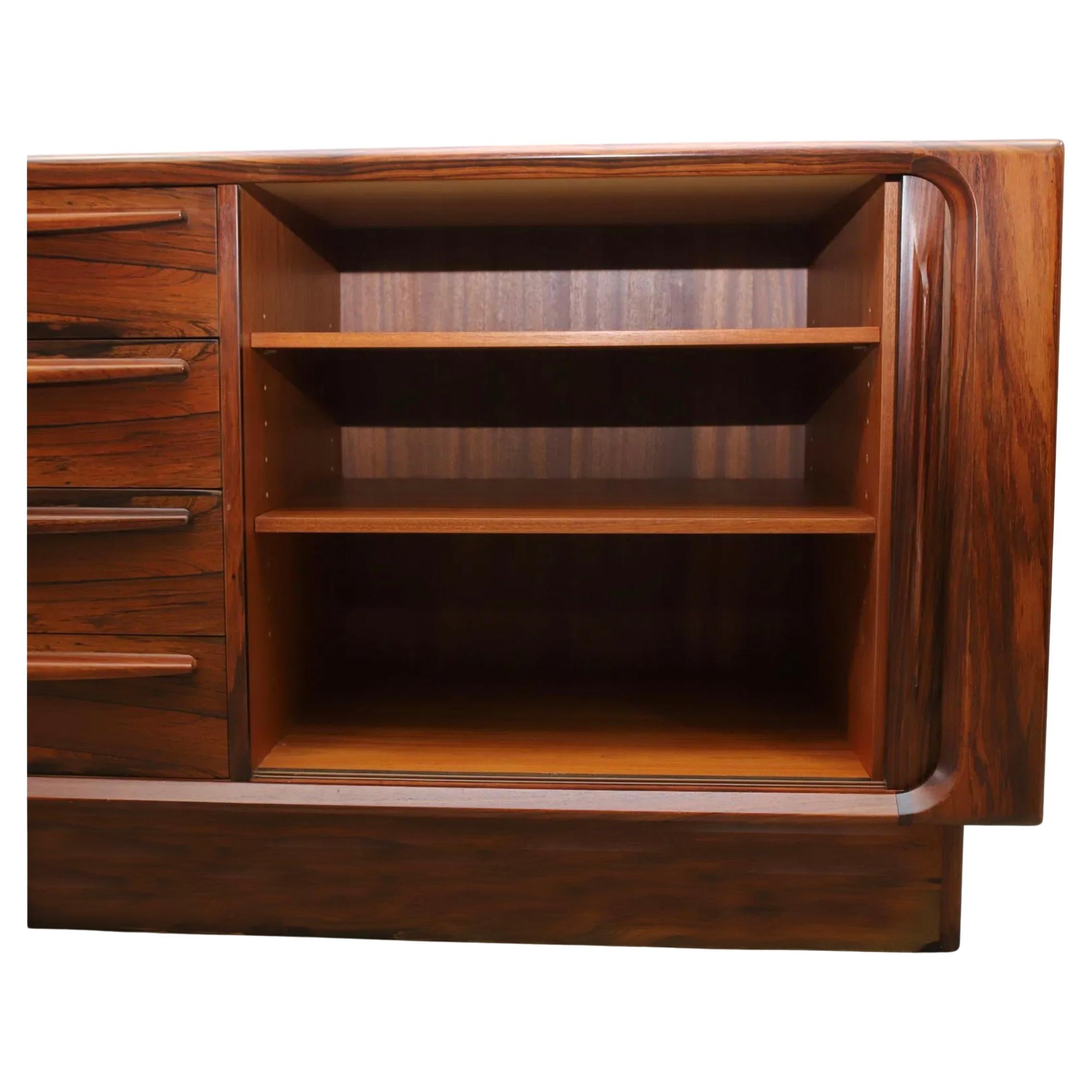Bernhard Pedersen & Son Mid Century Long Danish Palisander Credenza Tambour Türen (Dänisch)