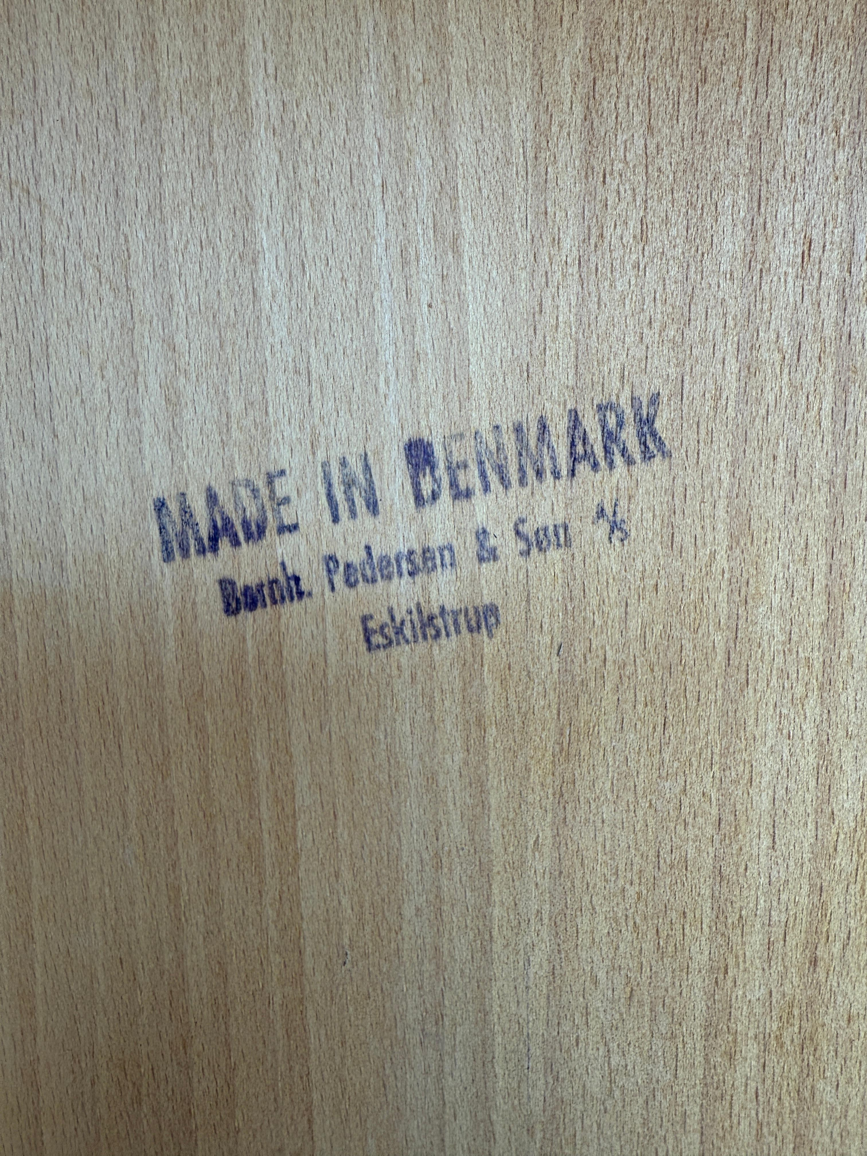 Bernhard Pedersen & Son Mid Century Long Danish Palisander Credenza Tambour Türen (Birke)