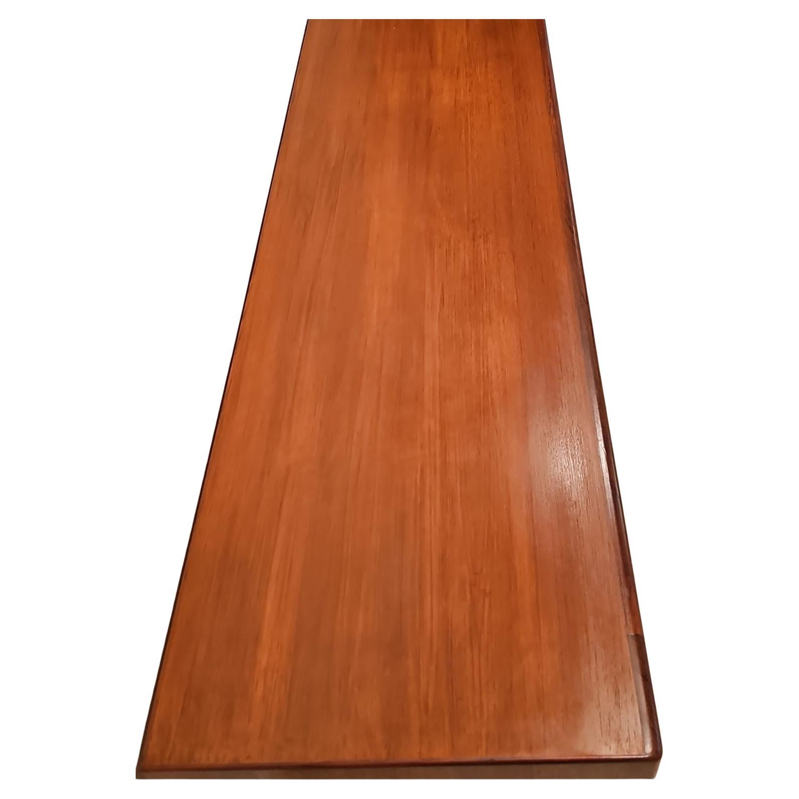 Bernhard Pedersen & Son Credenza danese lunga di metà secolo in teak Porte a tamburo In condizioni buone in vendita a Brooklyn, NY