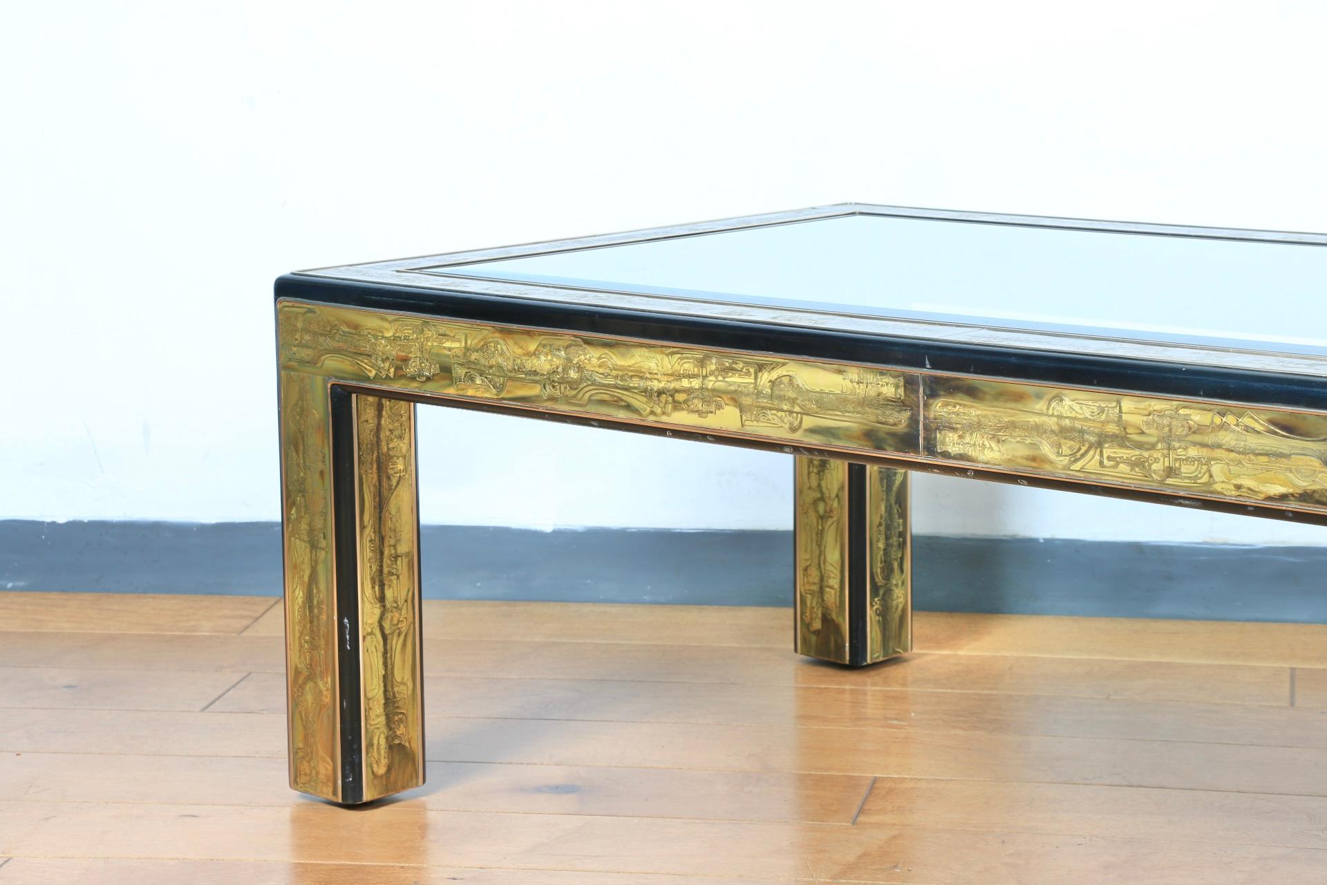 Beautiful Mastercraft coffee table with glass insert top. Very well made brass base. Will look amazing in any place. No damages or broken parts. Original glass top is in vintage used condition.