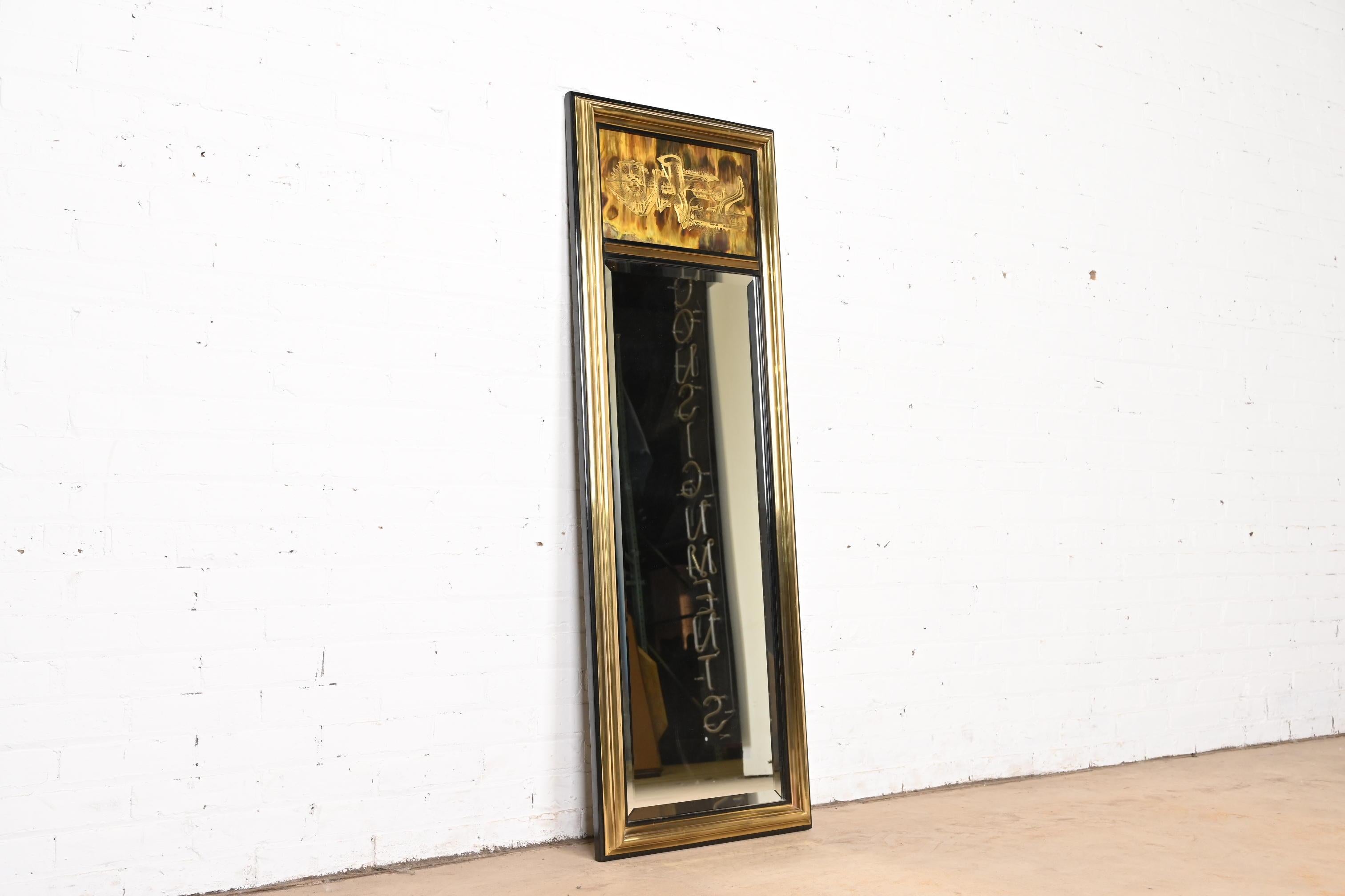 Bernhard Rohne für Mastercraft, hoher Wandspiegel aus säuregeätztem Messing, 1970er-Jahre (Ende des 20. Jahrhunderts) im Angebot