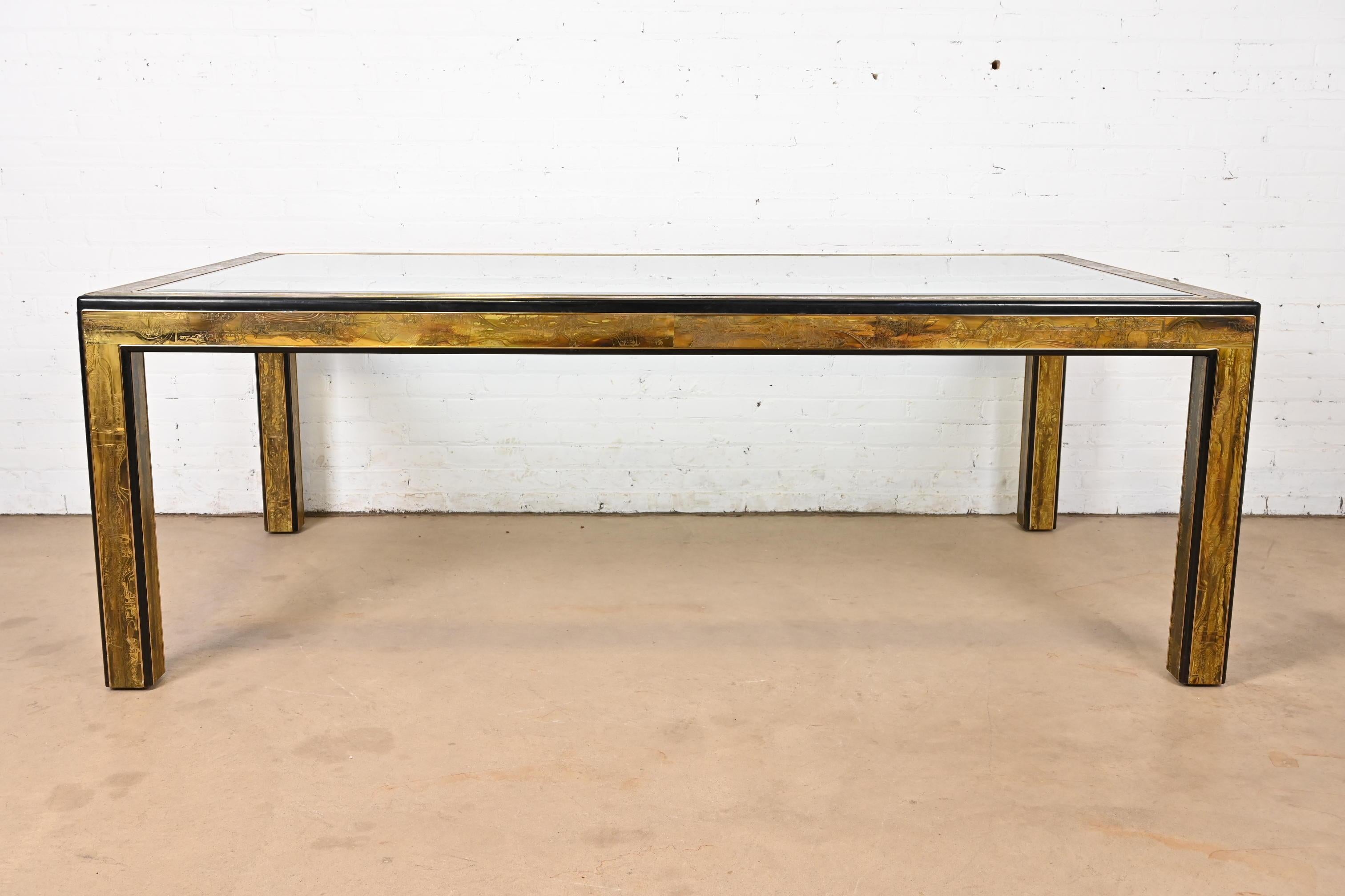 Table de salle à manger Hollywood Regency en laiton gravé à l'acide Bernhard Rohne pour Mastercraft Bon état - En vente à South Bend, IN