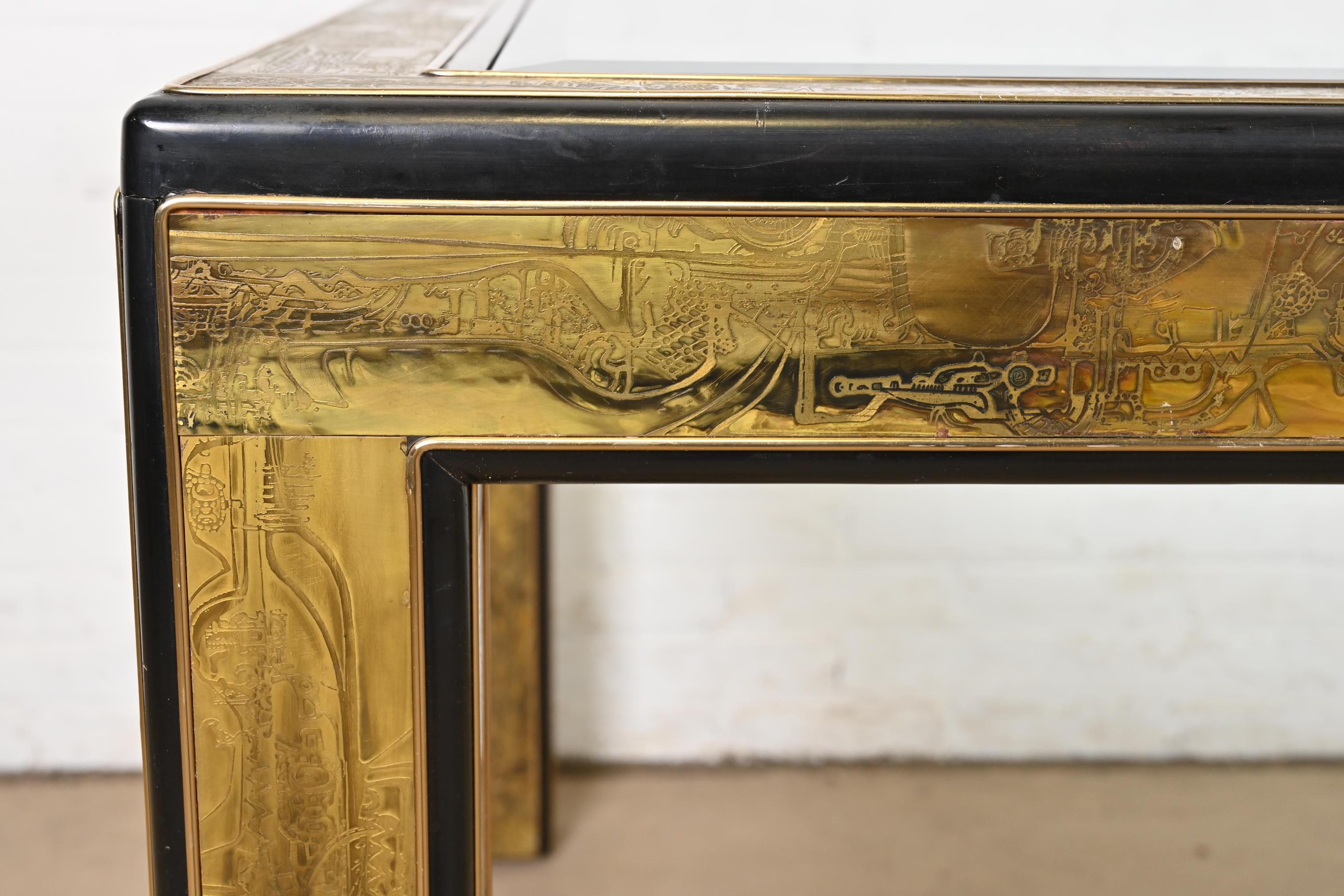 Laiton Table de salle à manger Hollywood Regency en laiton gravé à l'acide Bernhard Rohne pour Mastercraft en vente