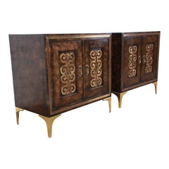 Bernhard Rohne pour Mastercraft Commodes de chevet Hollywood Regency en loupe et laiton