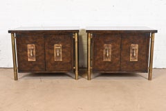 Bernhard Rohne para Mastercraft Mesillas de noche de latón y madera burl Hollywood Regency
