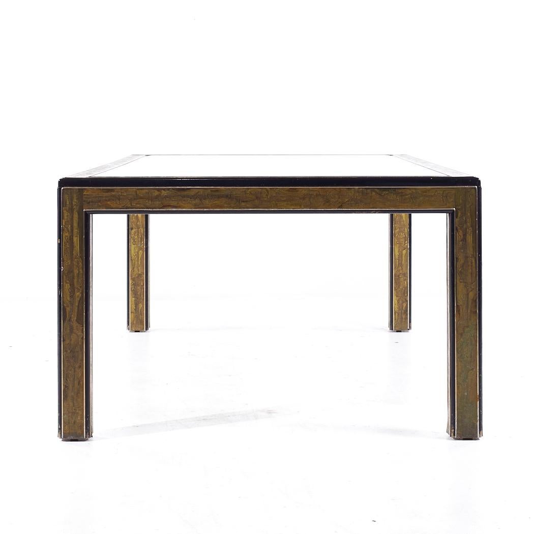 Table de salle à manger extensible Bernhard Rohne pour Mastercraft MCM en laiton laqué et gravé Bon état - En vente à Countryside, IL