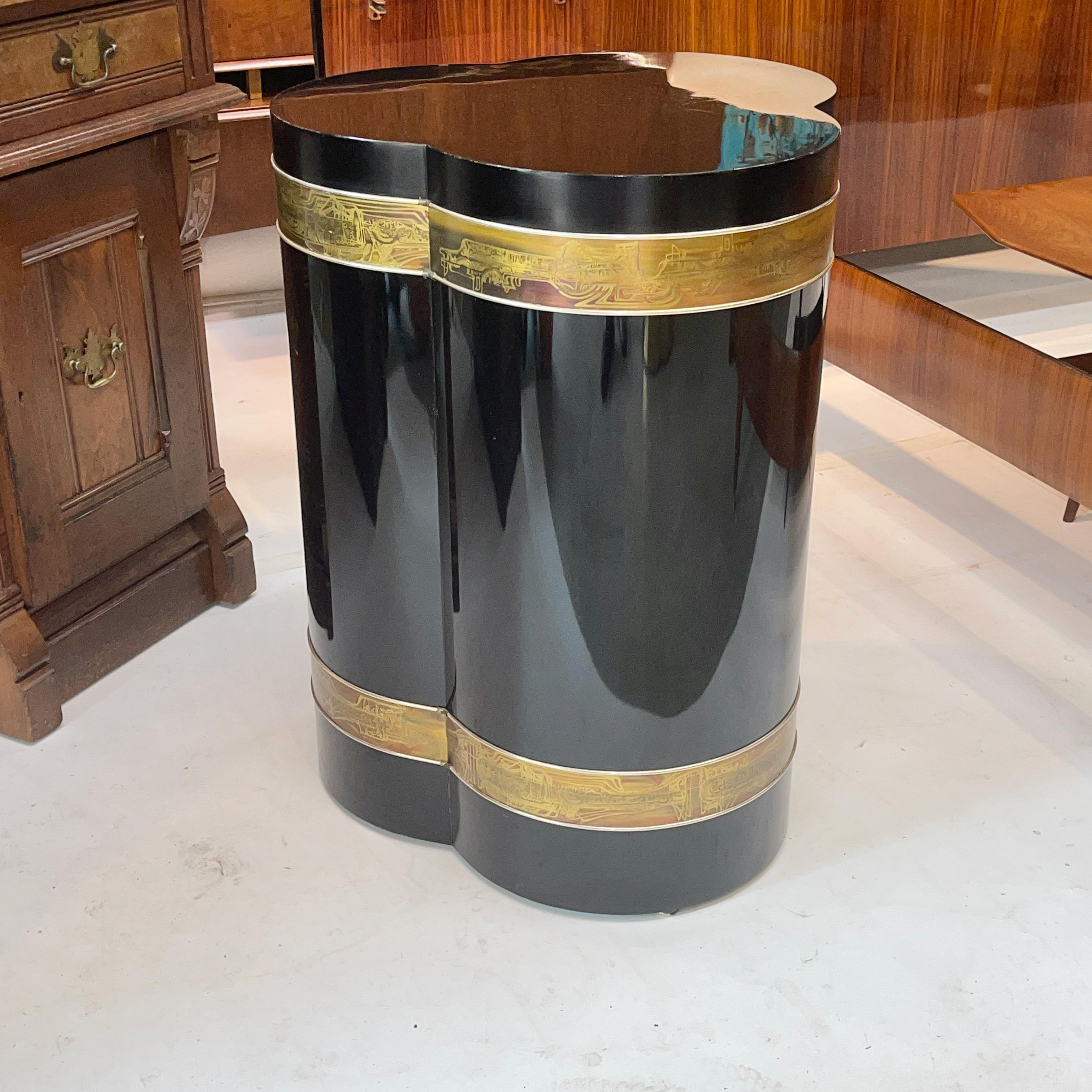 Mid-Century Modern Bernhard Rohne for Mastercraft Trefoil Pedestal Table