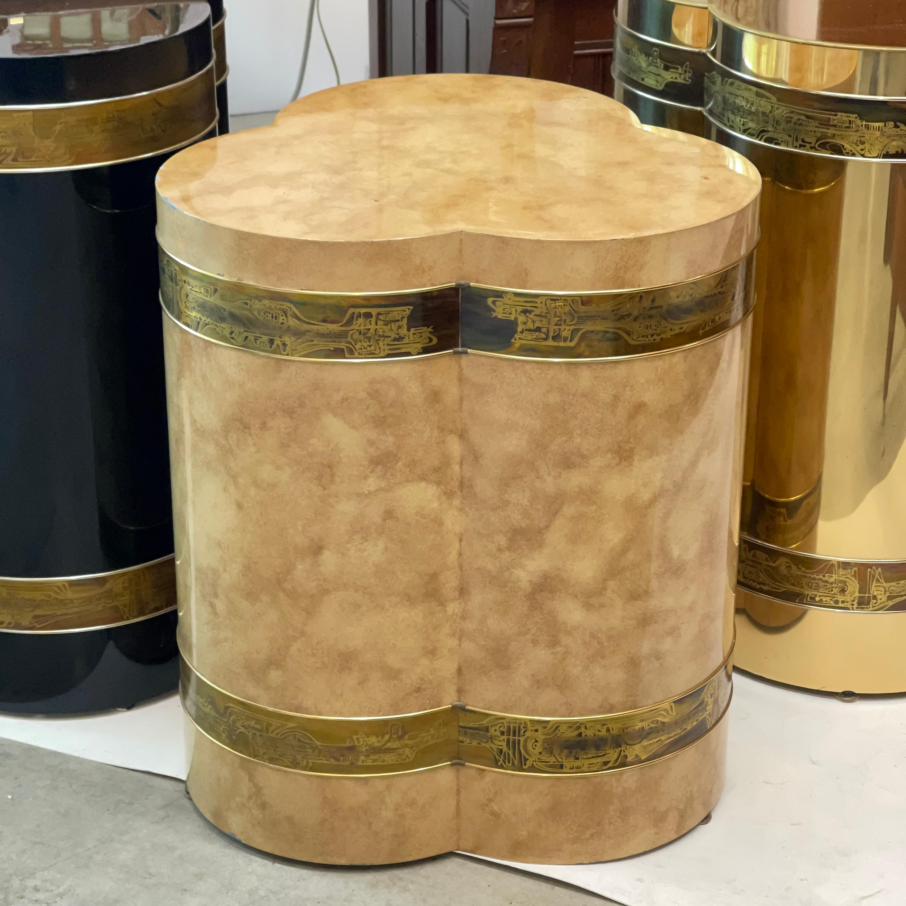 Mastercraft trefoil trifoliate clover shaped pedestal drum table base in original lacquered faux parchment finish with double band of acid etched brass by metal artist, Bernhard Rohne. 
This 24 inch high version is referred to as a lamp table in