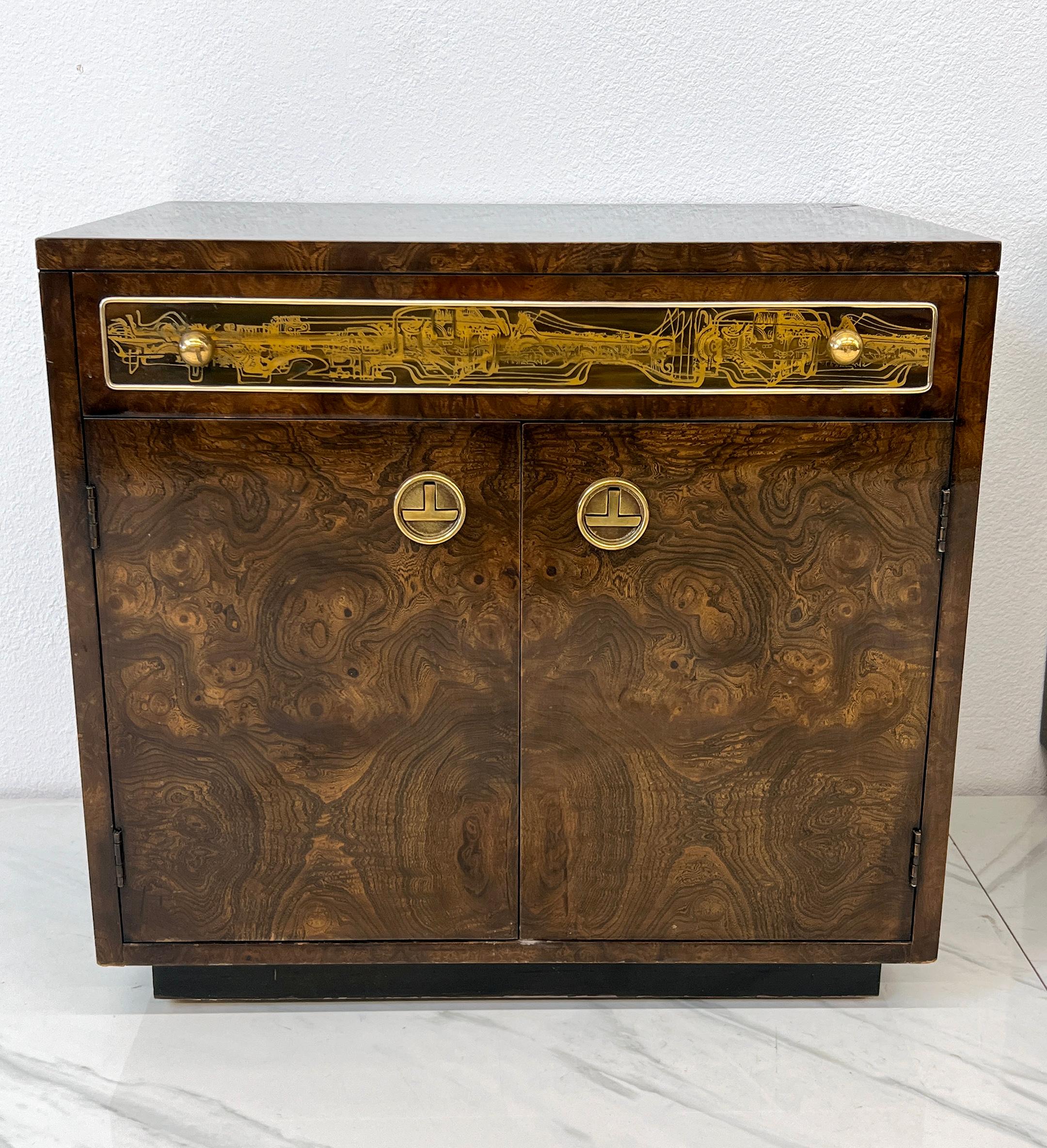 Mid-Century Modern Bernhard Rohne Mastercraft Burl and Acid Etched Brass Nightstands, 1970's For Sale