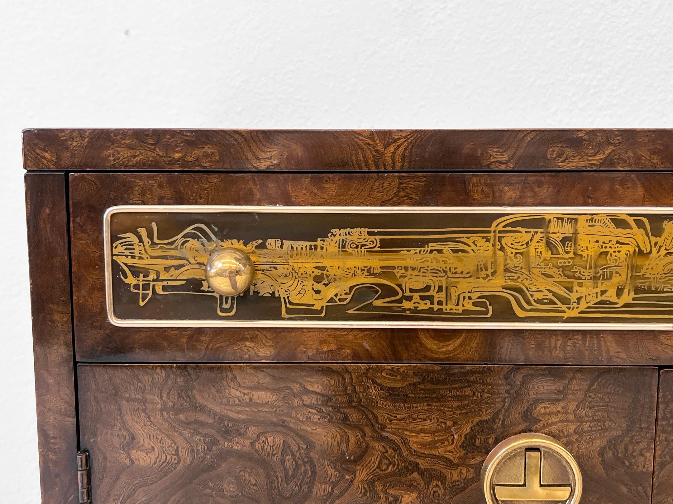Bernhard Rohne Mastercraft Burl and Acid Etched Brass Nightstands, 1970's In Fair Condition For Sale In Culver City, CA
