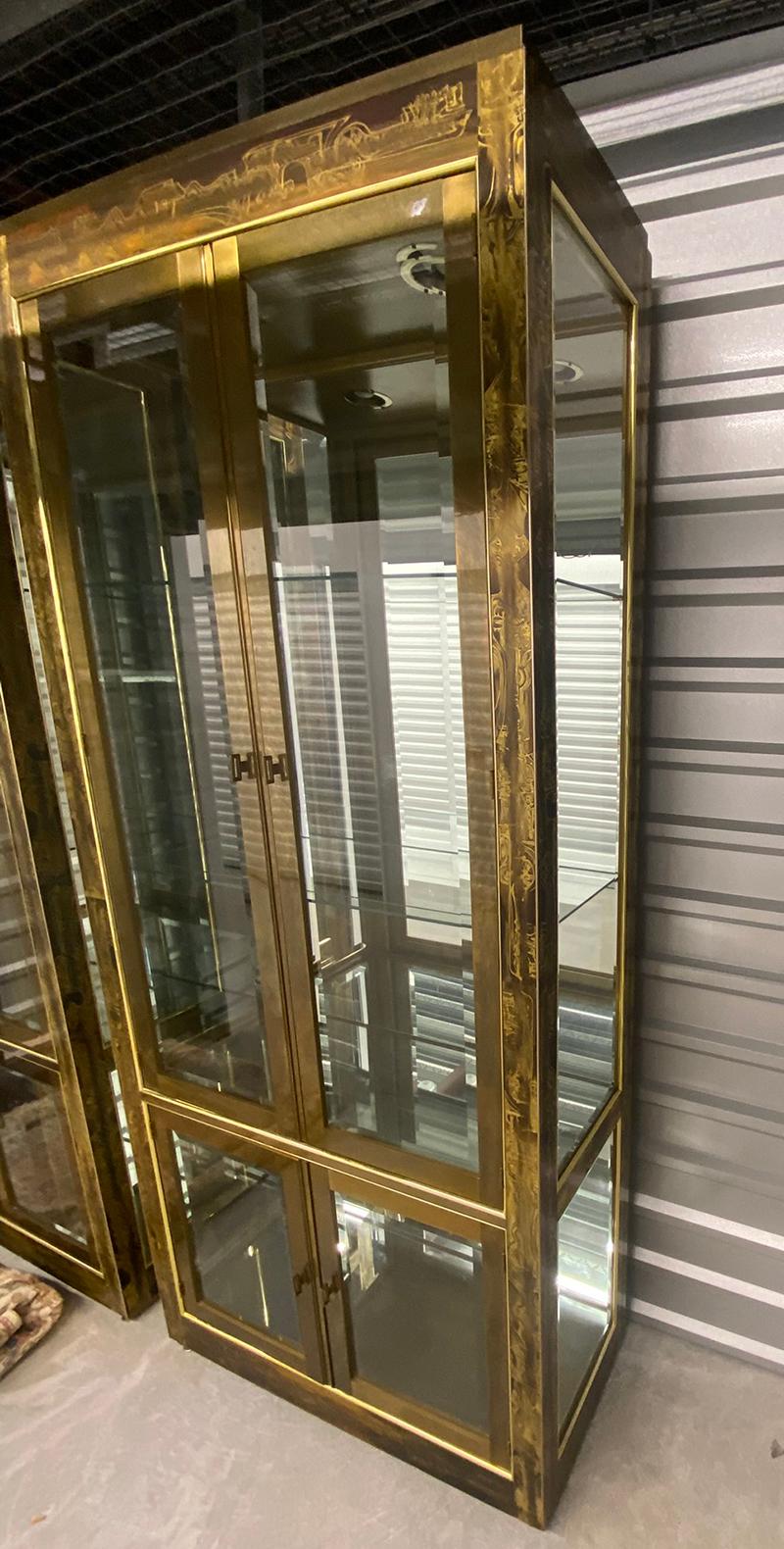 Bernhard Rohne Paar Mastercraft Vitrinenschränke (Moderne der Mitte des Jahrhunderts) im Angebot