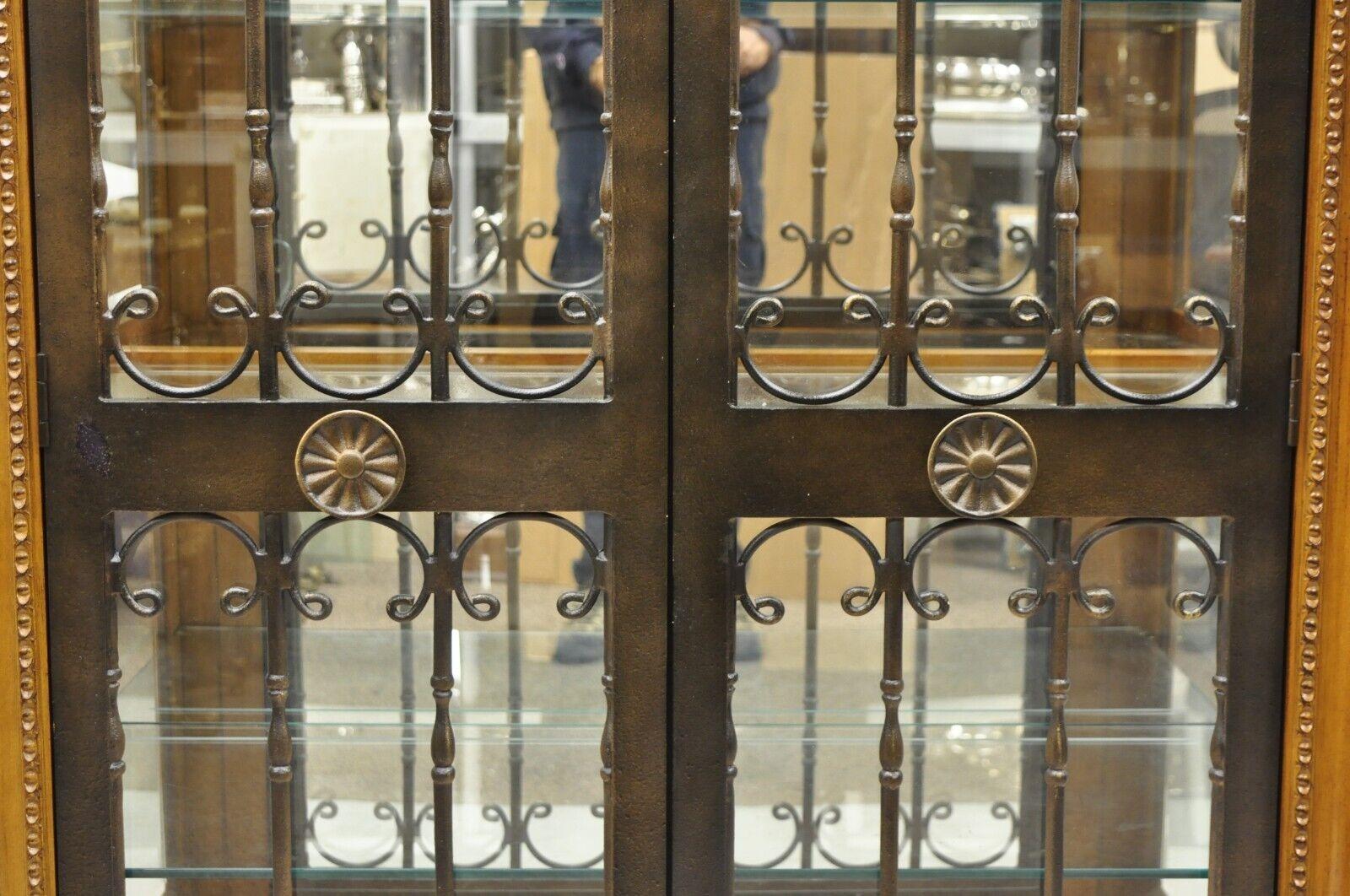 Verre Vitrine de Chine moderne Bernhardt 354-356 éclairée à la porte en cerisier et fer en vente