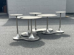 Table basse à piédestal en aluminium de Bernhardt