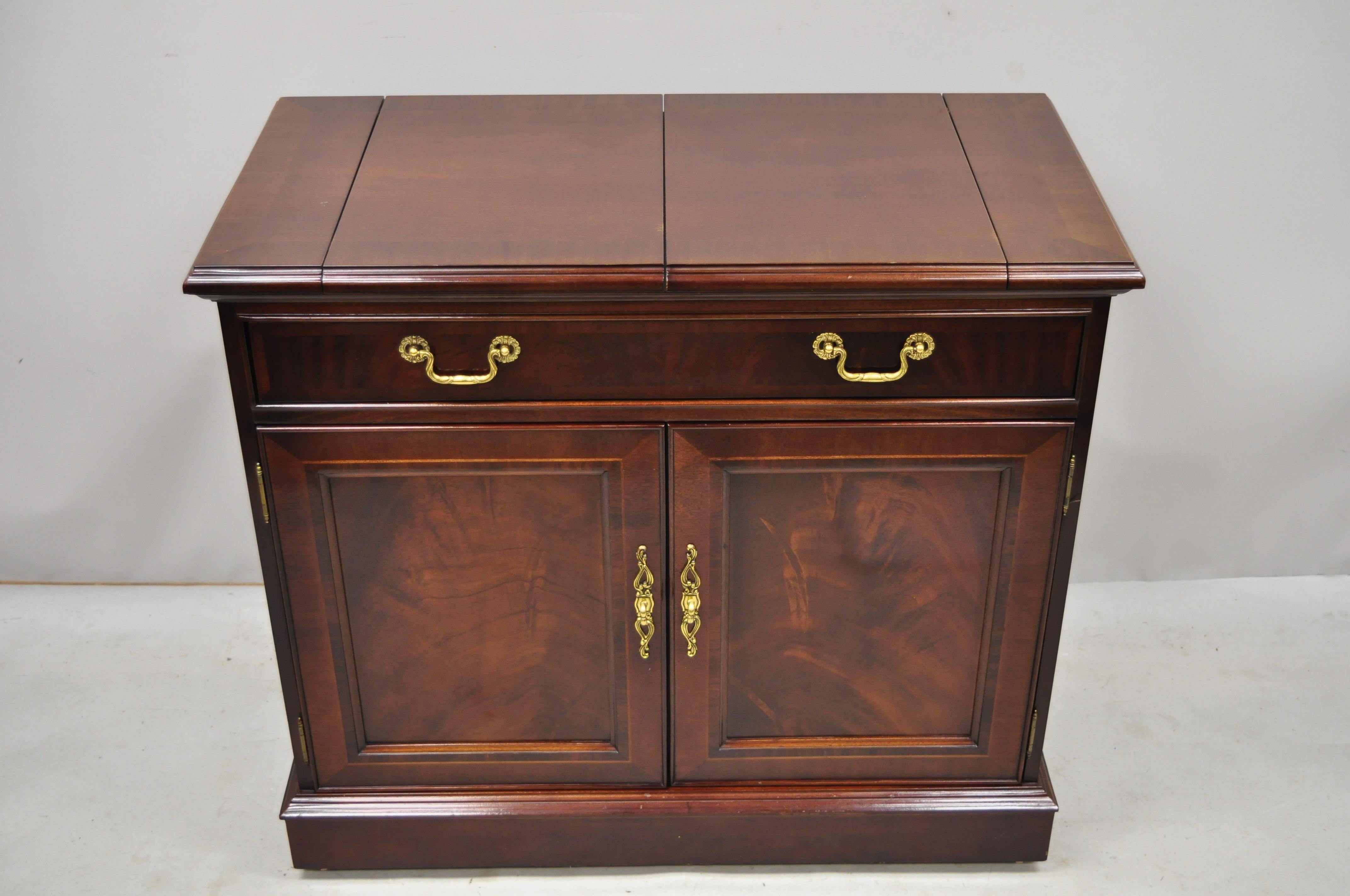 Bernhardt Centennial collection mahogany flip top rolling bar cart server. Item features rolling casters, beautiful wood grain, original label, 1 dovetailed drawer, solid brass hardware, quality American craftsmanship, circa late 20th century.
