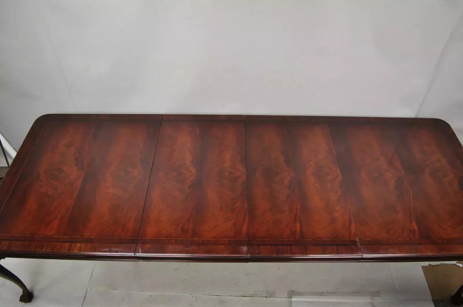 Tavolo da pranzo Bernhardt Centennial Georgian Chippendale in mogano con 2 foglie in vendita 4