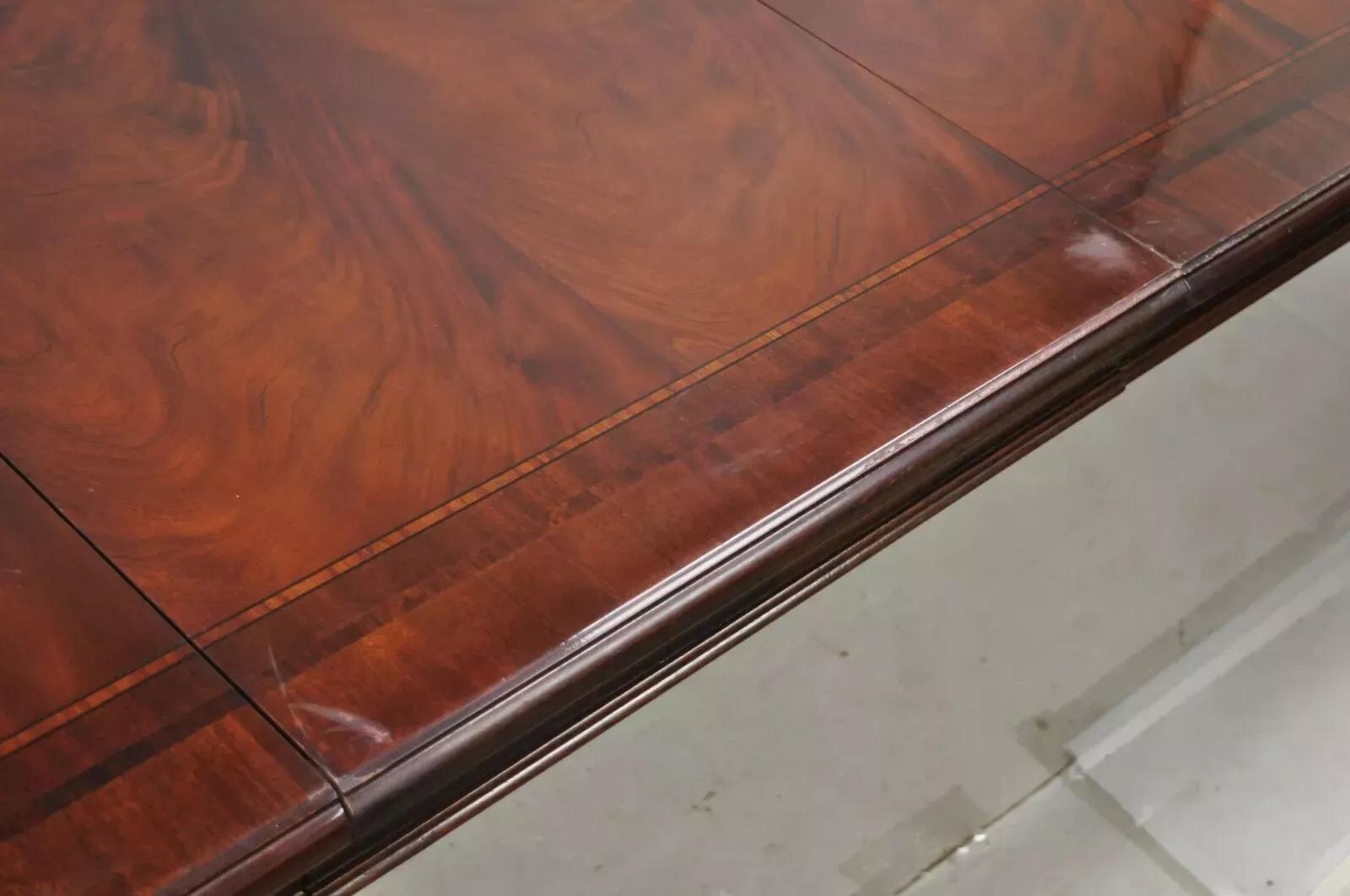Tavolo da pranzo Bernhardt Centennial Georgian Chippendale in mogano con 2 foglie in vendita 5
