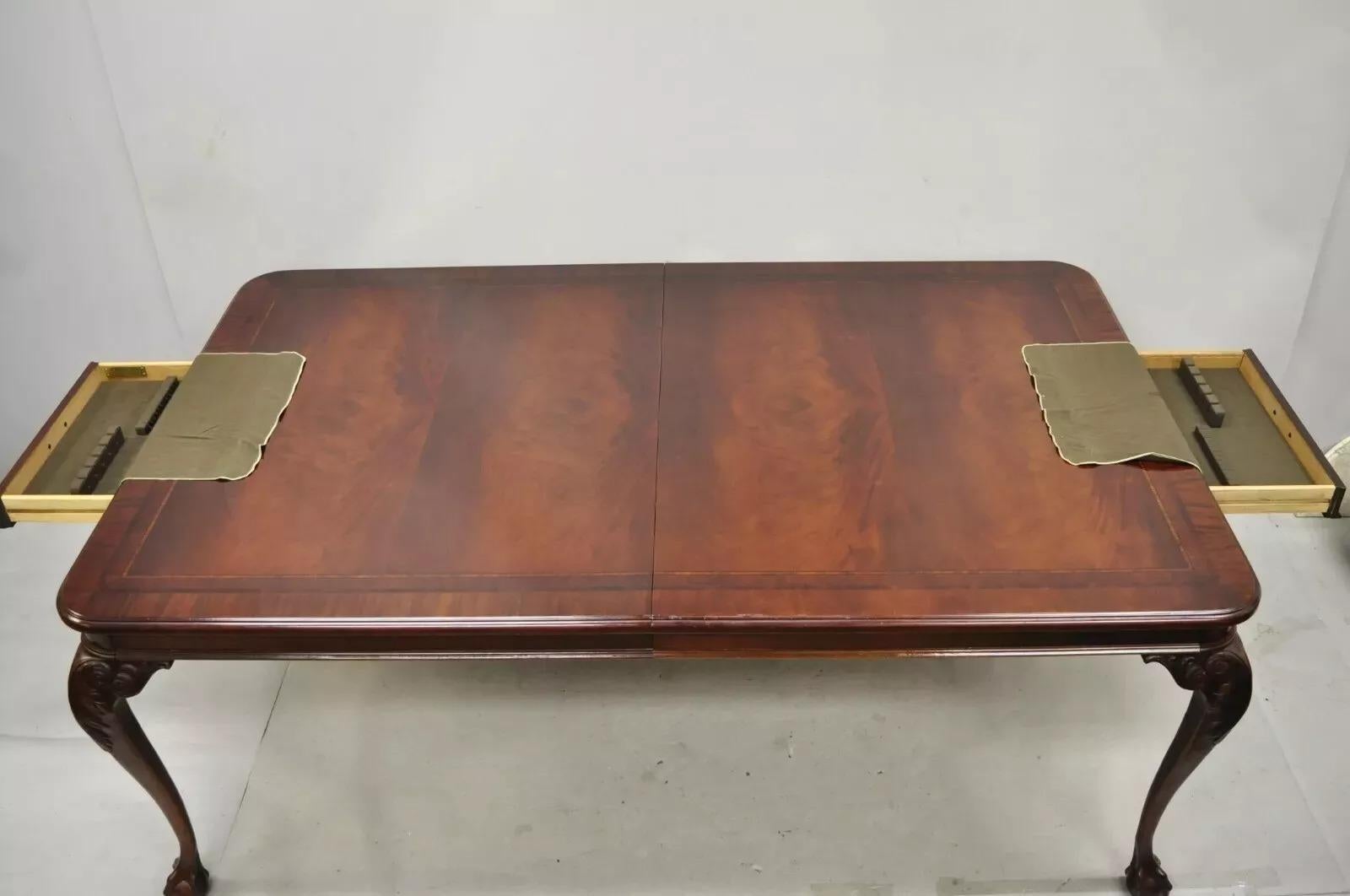 Tavolo da pranzo Bernhardt Centennial Georgian Chippendale in mogano con 2 foglie In condizioni buone in vendita a Philadelphia, PA
