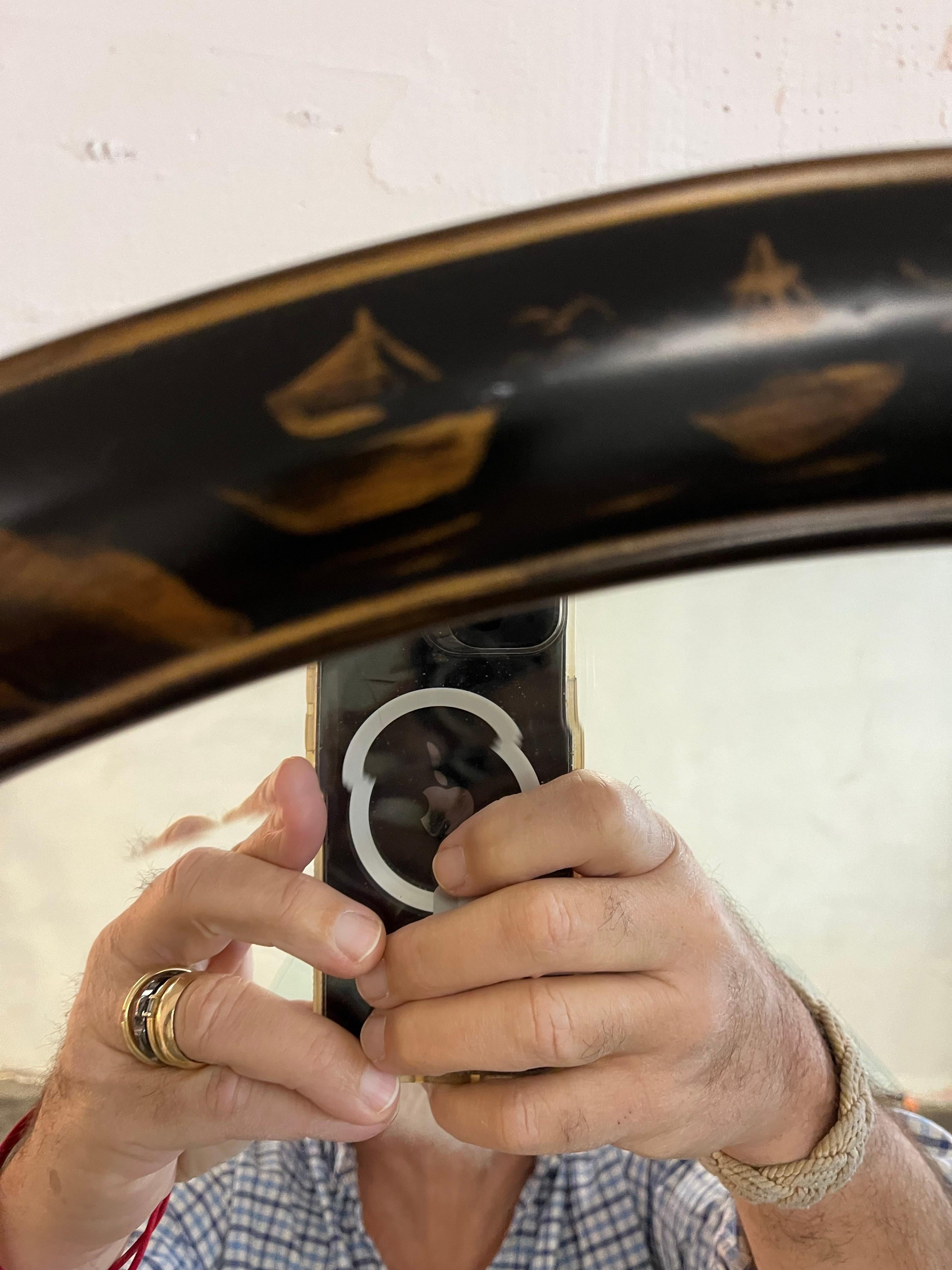 20ième siècle Bernhardt Chinoiserie Miroir peint biseauté en vente
