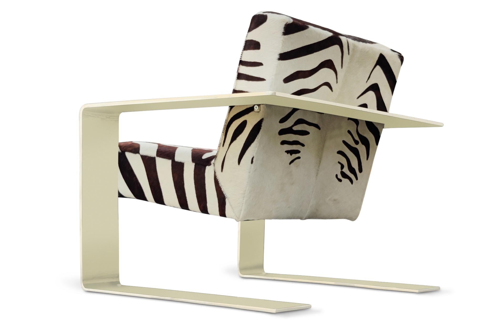 XXIe siècle et contemporain Bernhardt Chaise longue Connor Structure chromée Revêtement en peau de vache imprimé zèbre