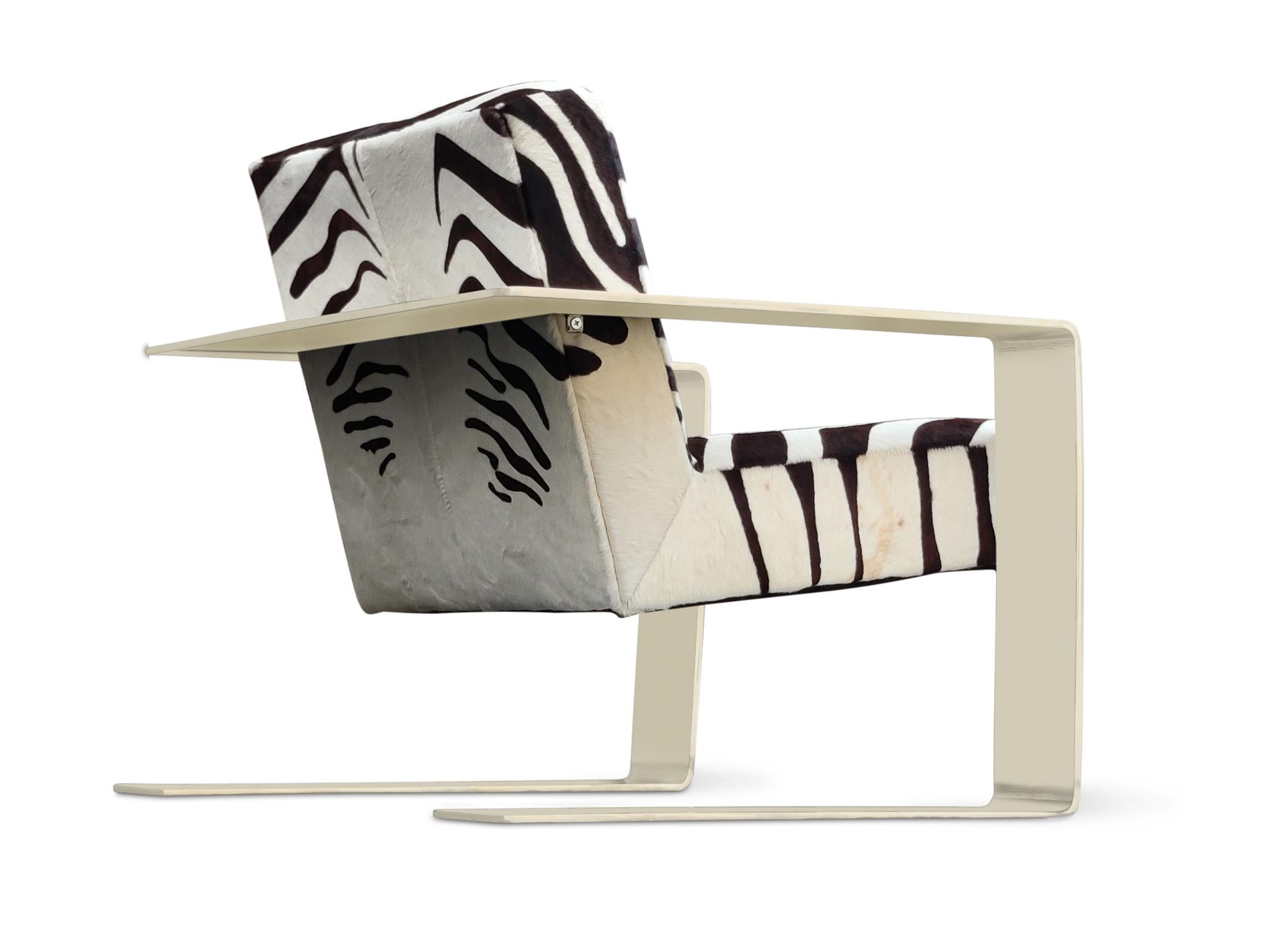 Bernhardt Chaise longue Connor Structure chromée Revêtement en peau de vache imprimé zèbre 1