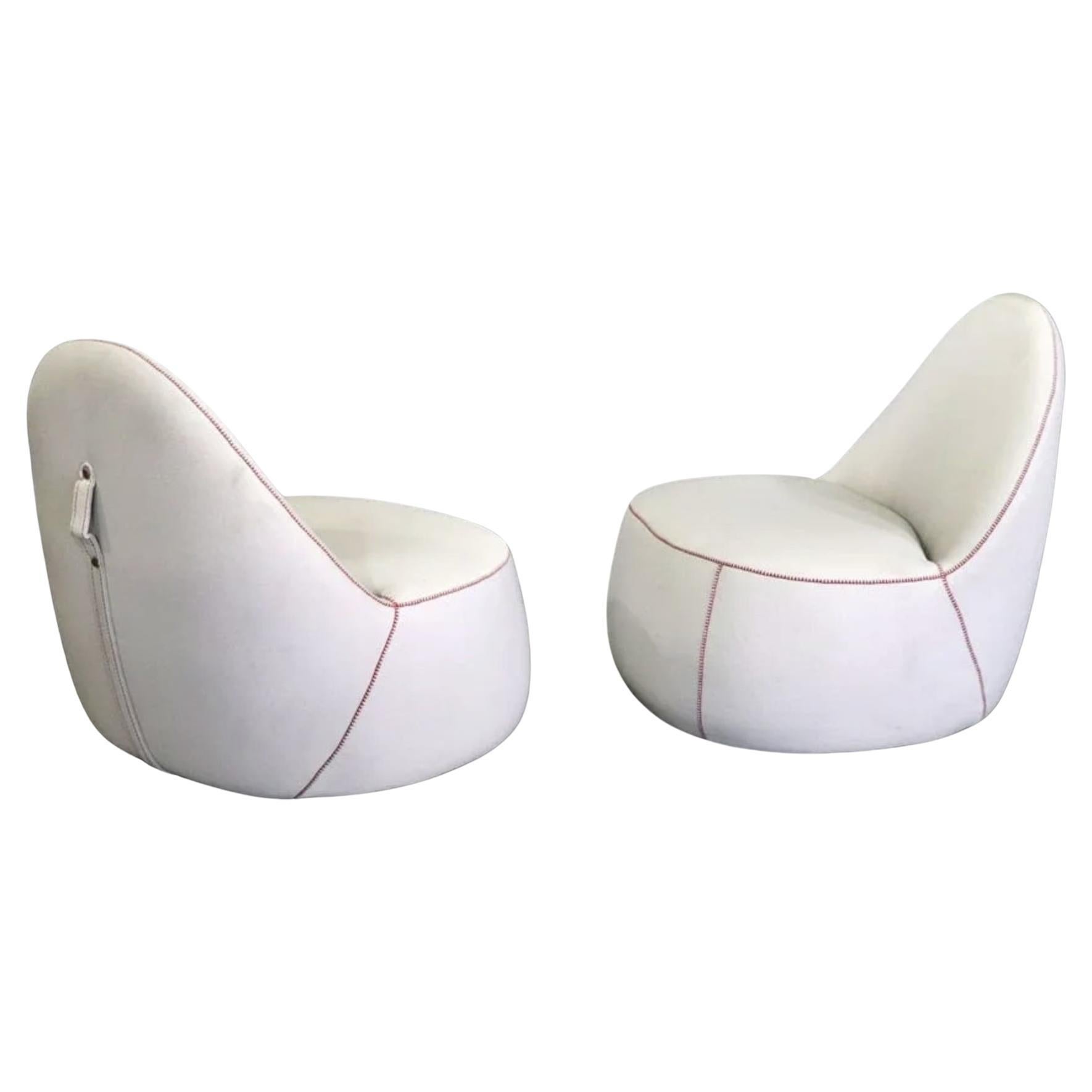 Chaises "Mitt" de Bernhardt Design