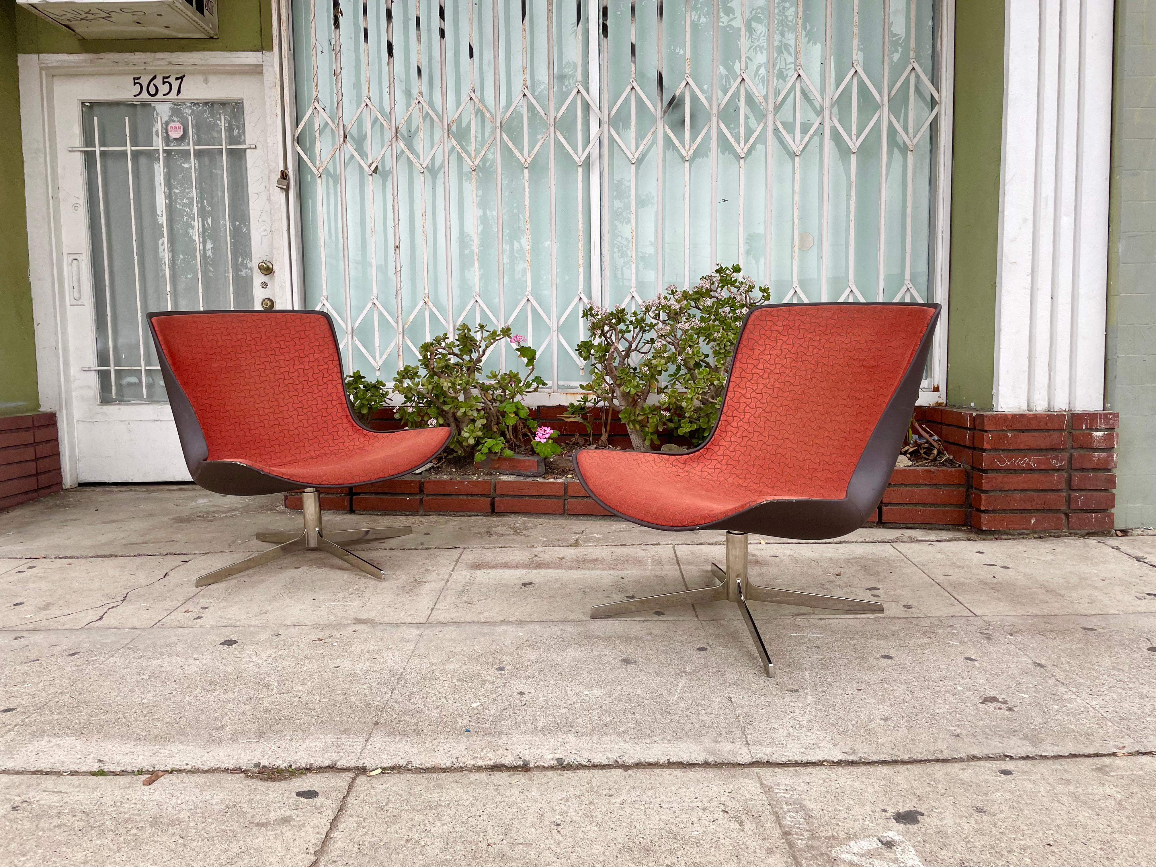 Mid-Century Modern Bernhardt Design Vika Swivel Lounge Chairs  For Sale