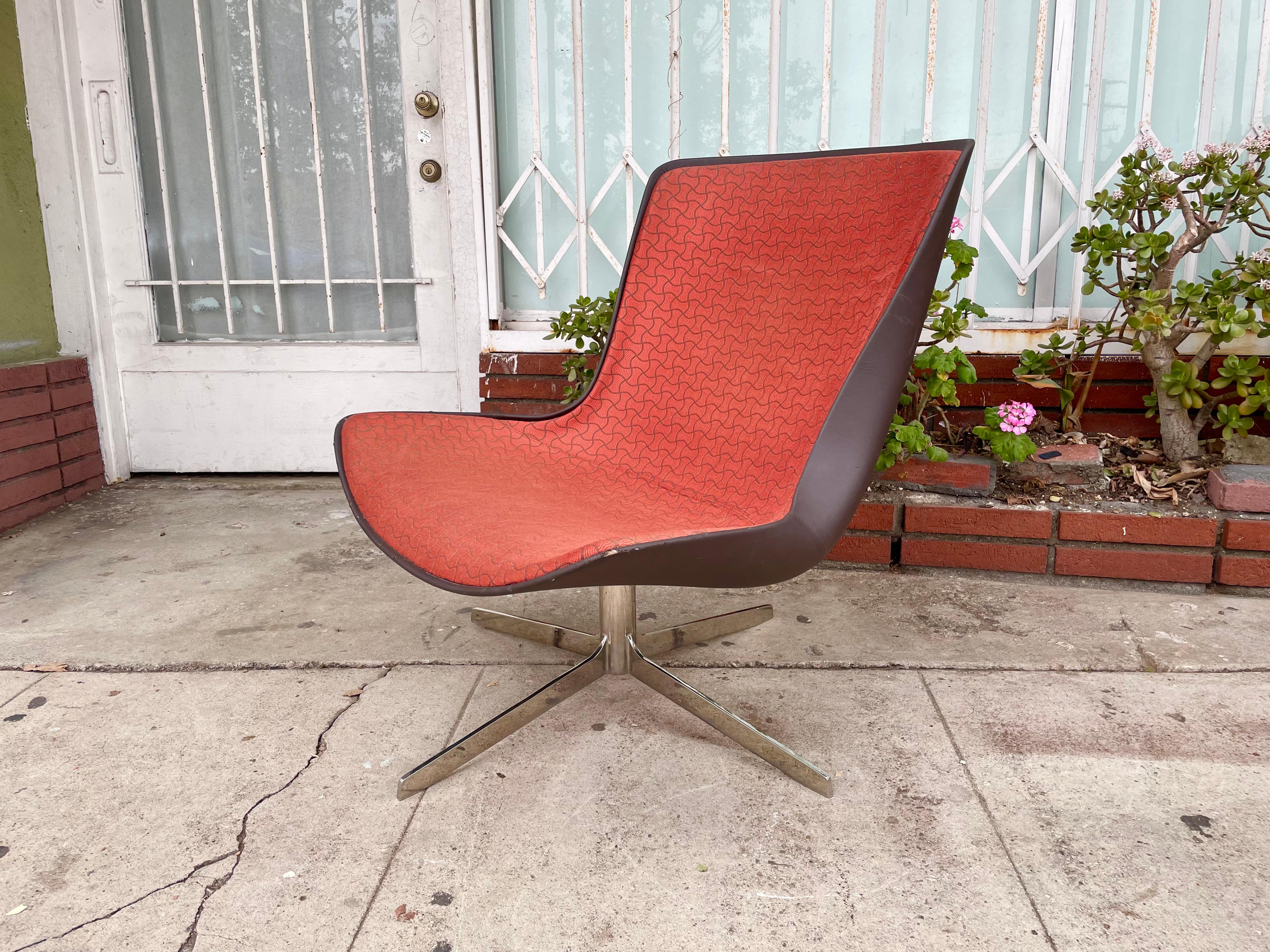 Late 20th Century Bernhardt Design Vika Swivel Lounge Chairs  For Sale