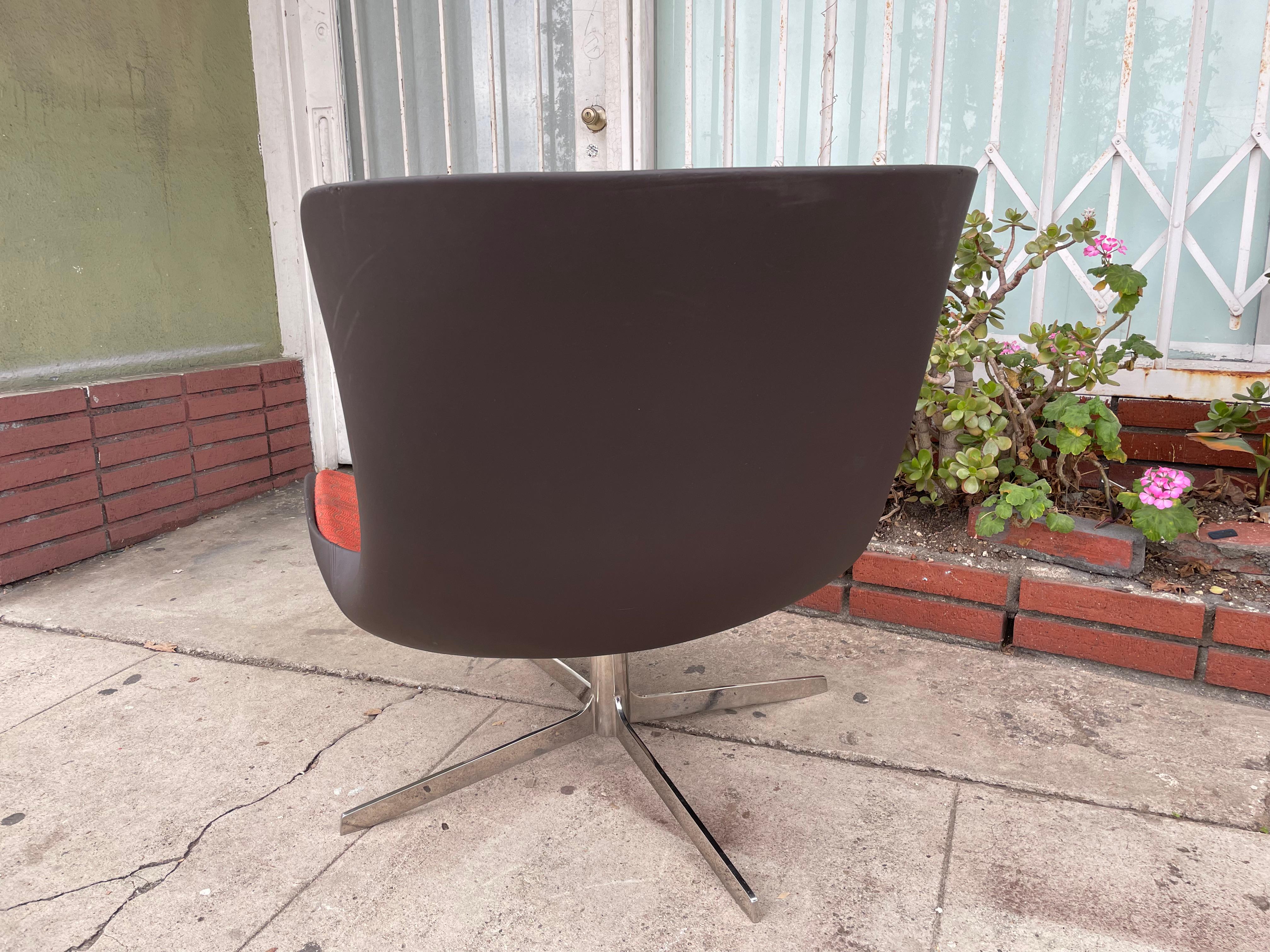 Bernhardt Design Vika Swivel Lounge Chairs  For Sale 1