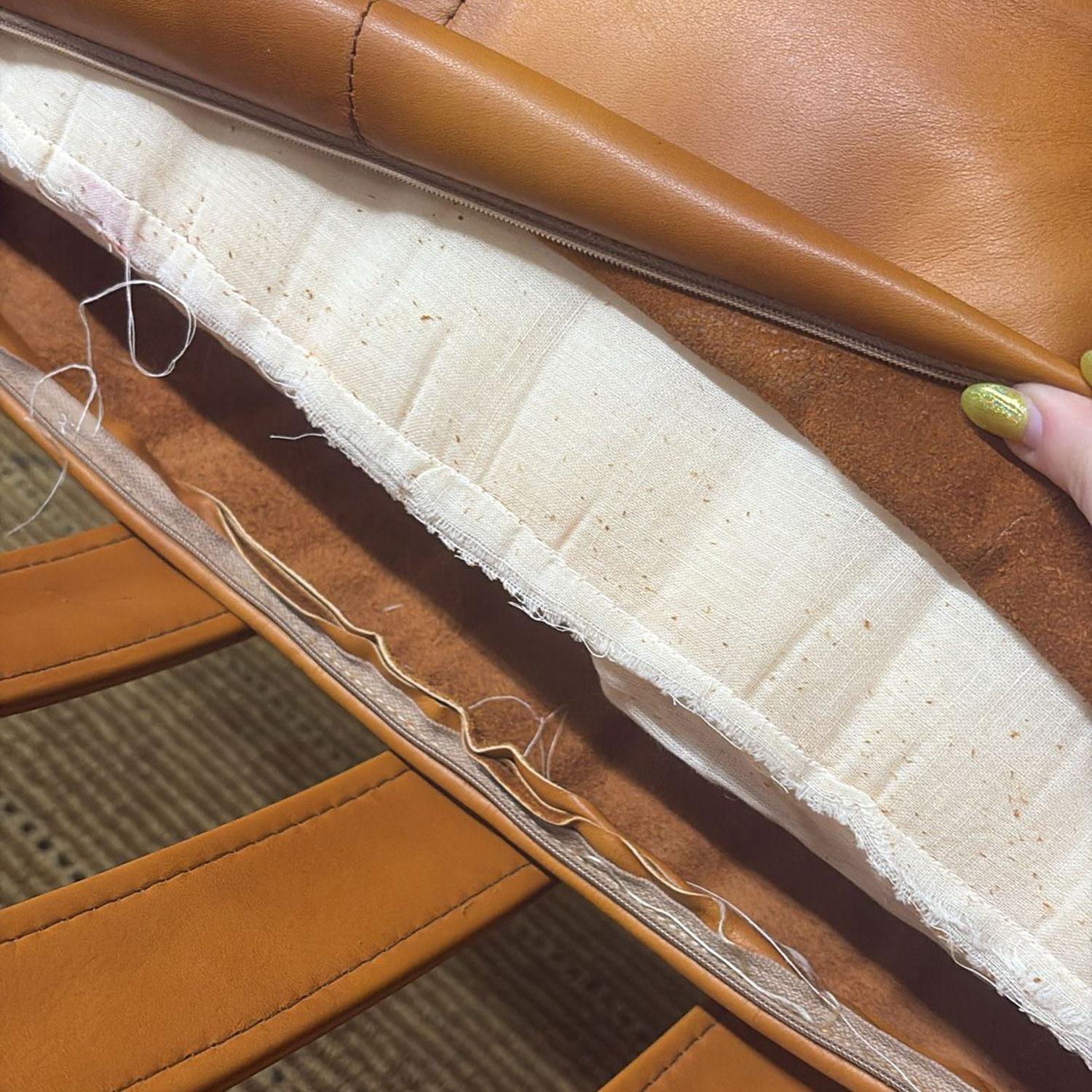Paire de chaises Barcelona en cuir caramel et chrome en vente 9