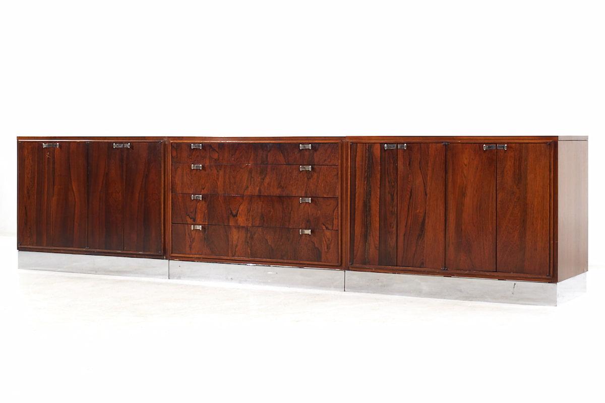 Mid-Century Modern Ensemble crédence Bernhardt Flair de 3 pièces en bois de rose et chrome du milieu du siècle dernier en vente