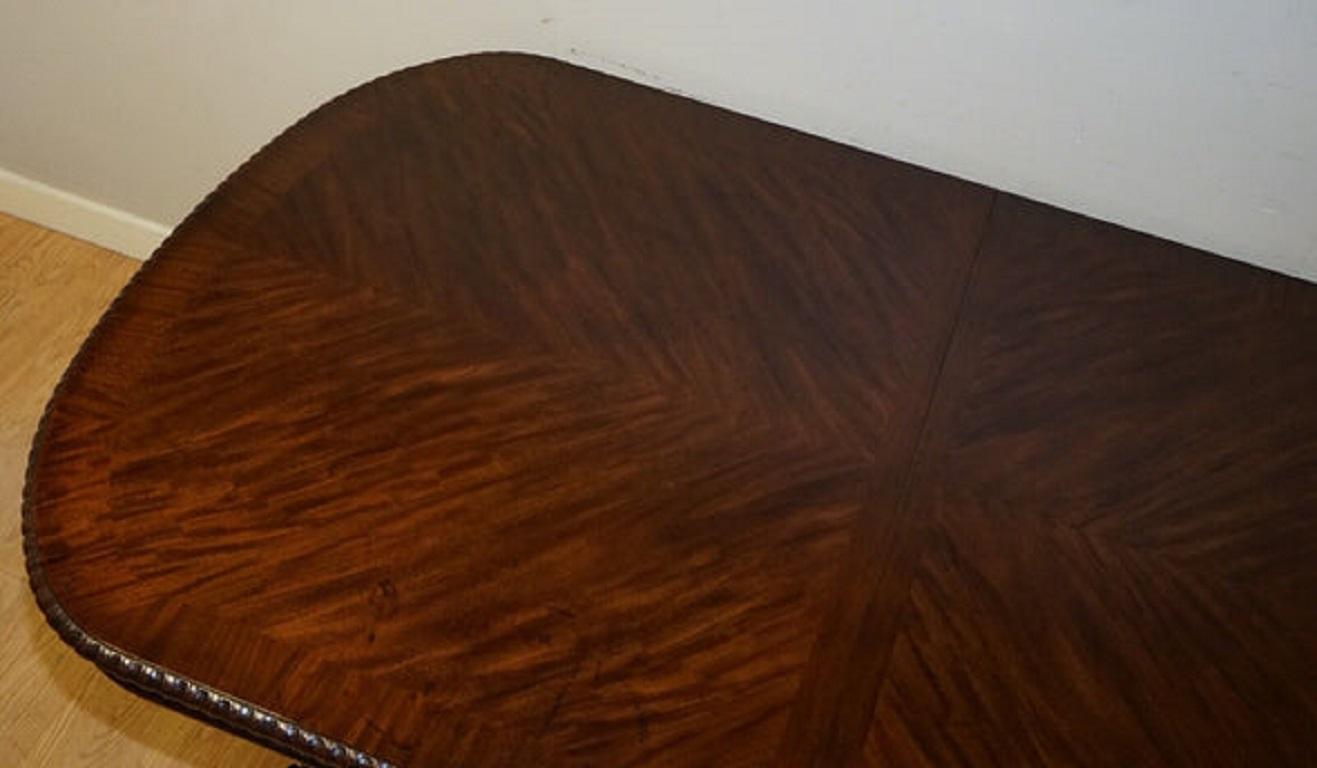 Bernhardt Flamed Hardwood Carved Hairy Paw Feet Extendable Dining Table In Good Condition For Sale In Pulborough, GB