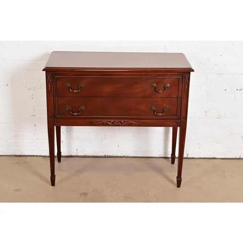 Credenza o buffet francese Regency Luigi XVI di Bernhardt, CIRCA 1940 In condizioni buone in vendita a South Bend, IN