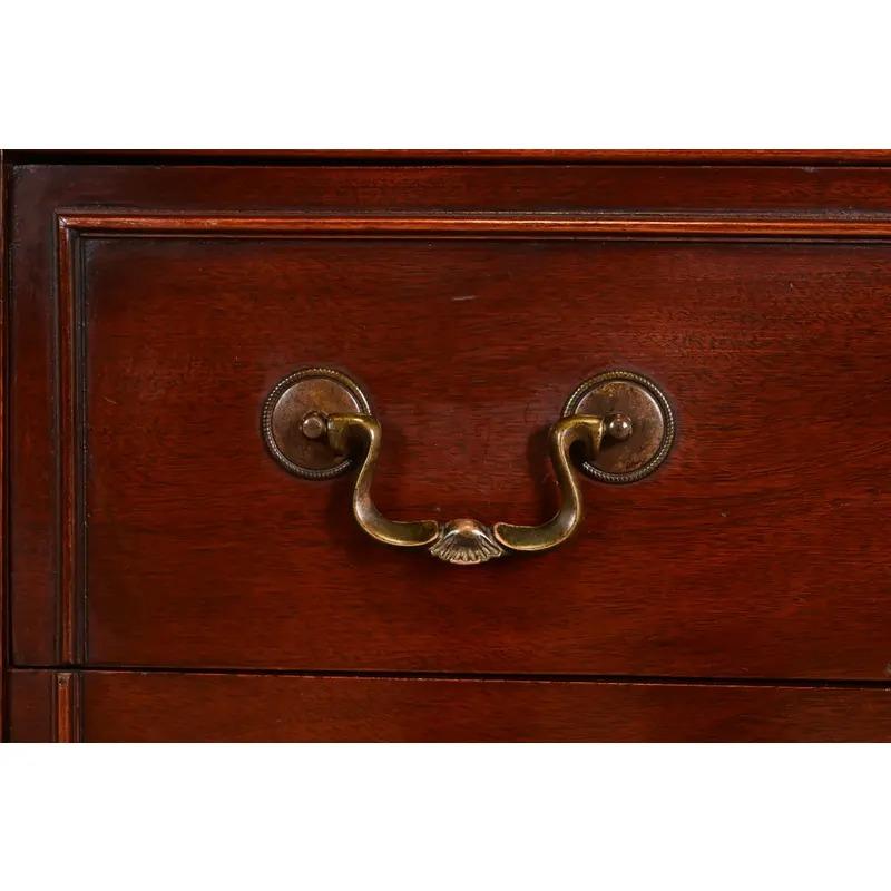 Credenza o buffet francese Regency Luigi XVI di Bernhardt, CIRCA 1940 in vendita 1