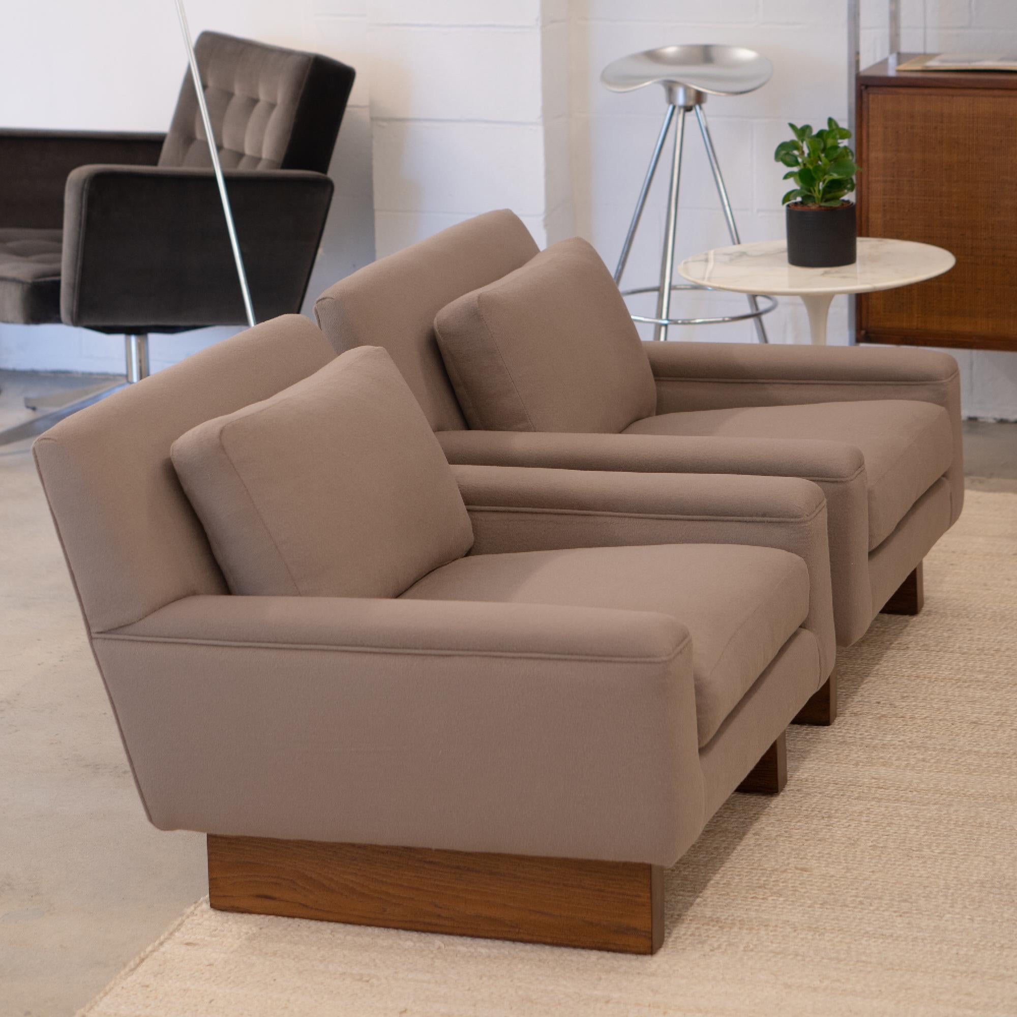 Mid-Century Modern Bernhardt Furniture Club Lounge Chairs in Alpaca & Walnut Bases by Flair, Pair For Sale