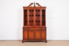 Bernhardt Georgian Acajou sculpté, armoire bibliothèque Breakfront