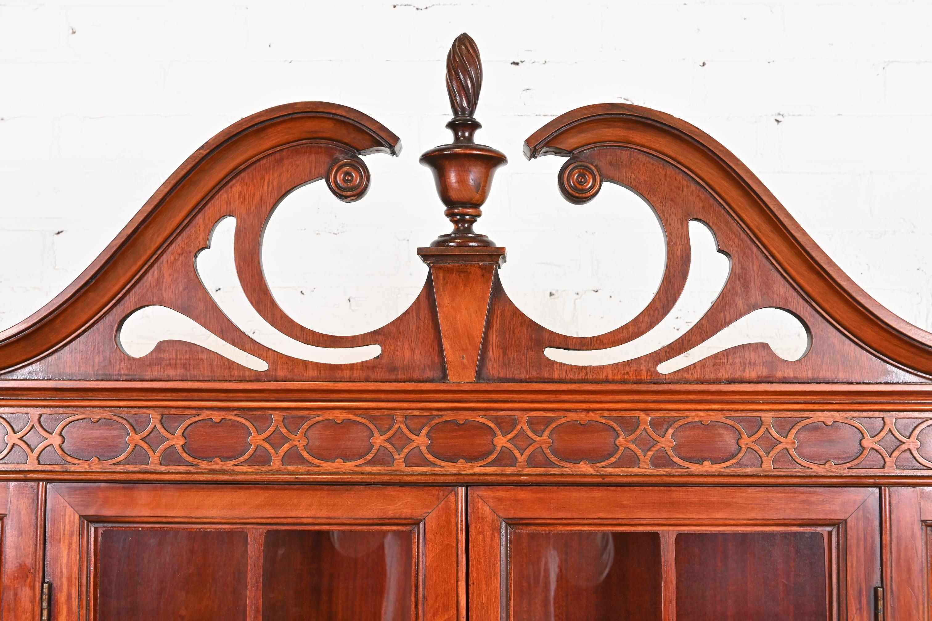 20th Century Bernhardt Georgian Carved Mahogany Breakfront Bookcase Cabinet For Sale