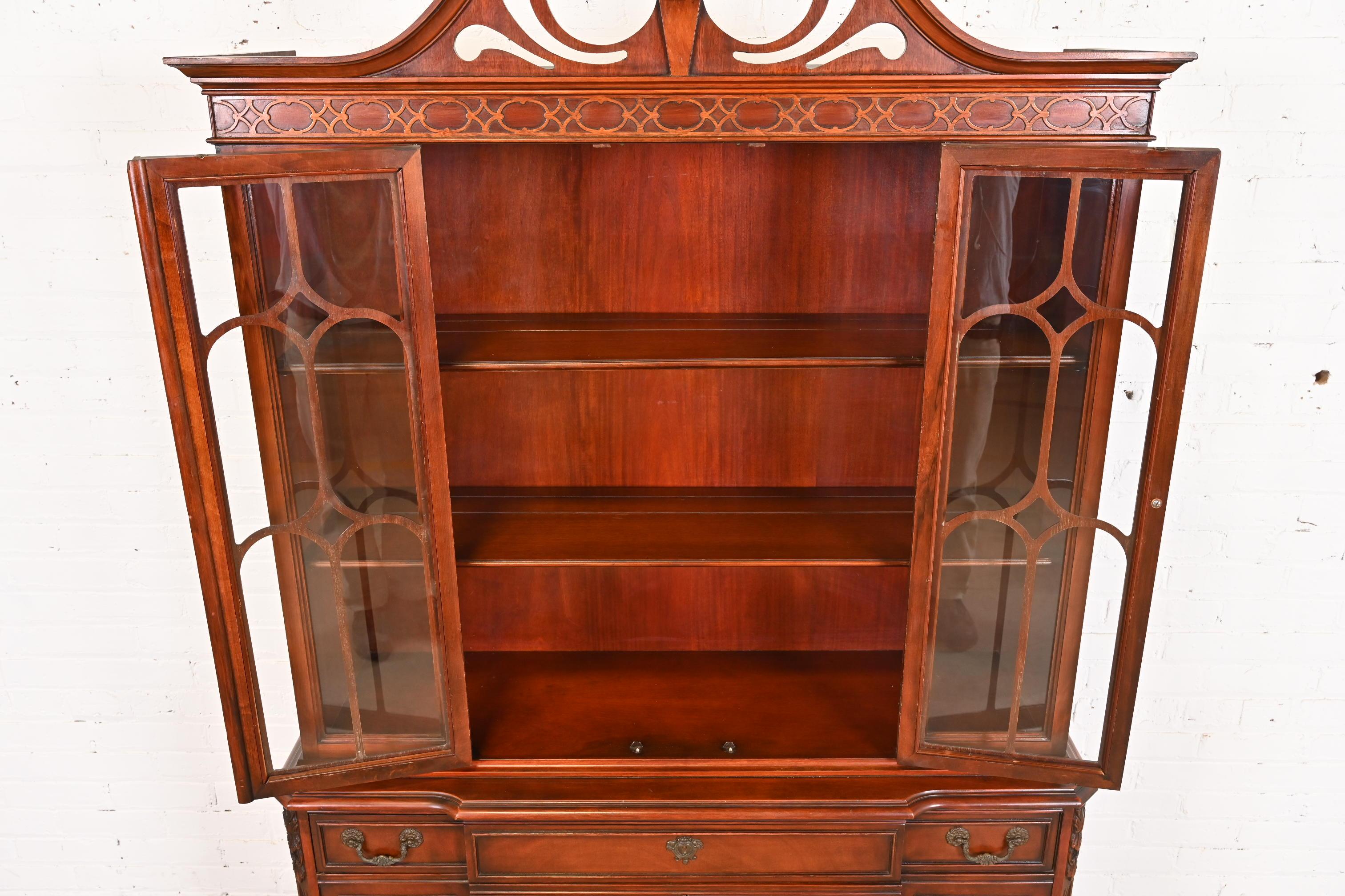 Bernhardt Georgian Carved Mahogany Breakfront Bookcase Cabinet For Sale 1