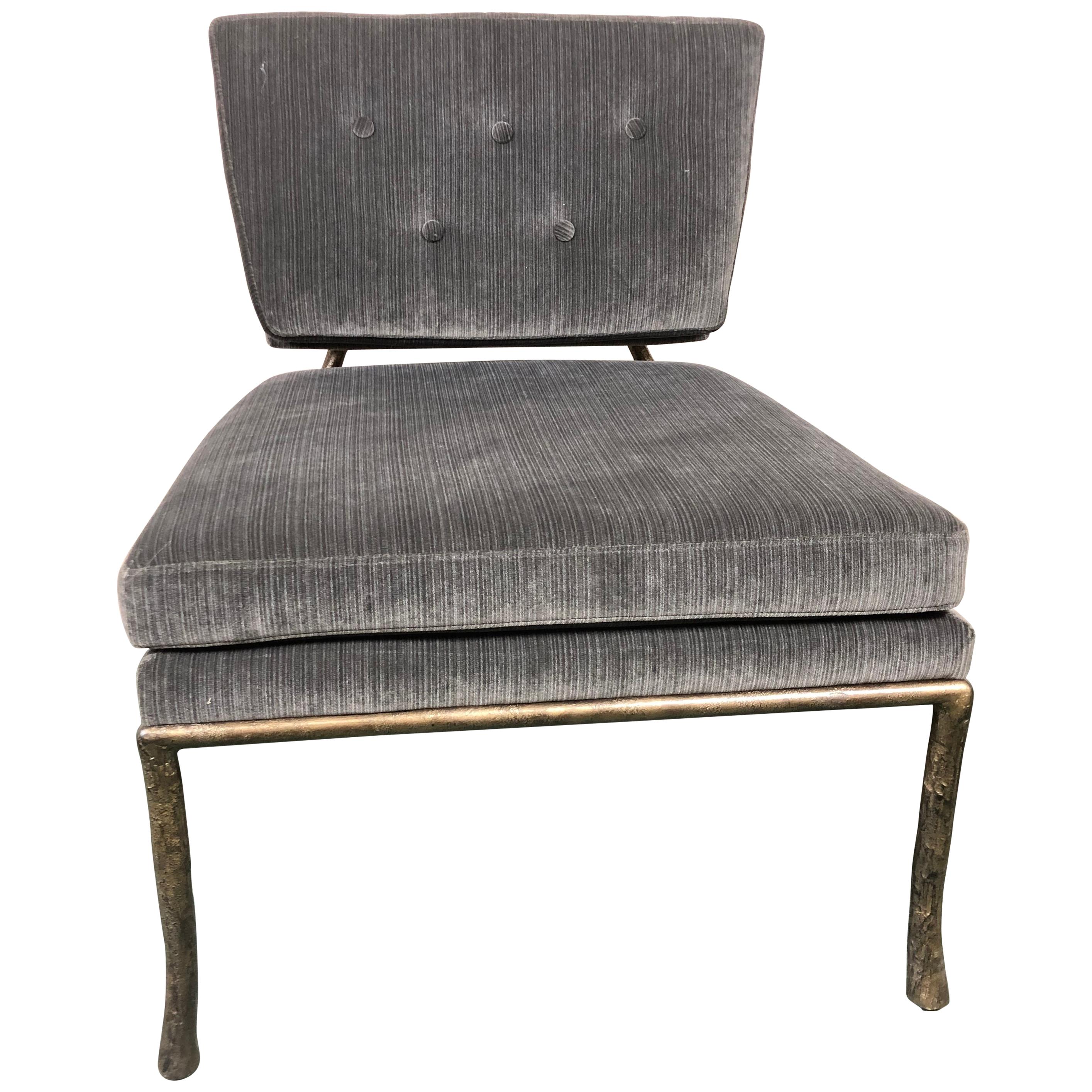 Fauteuil de salon Bernhardt en velours gris avec cadre en branches métalliques