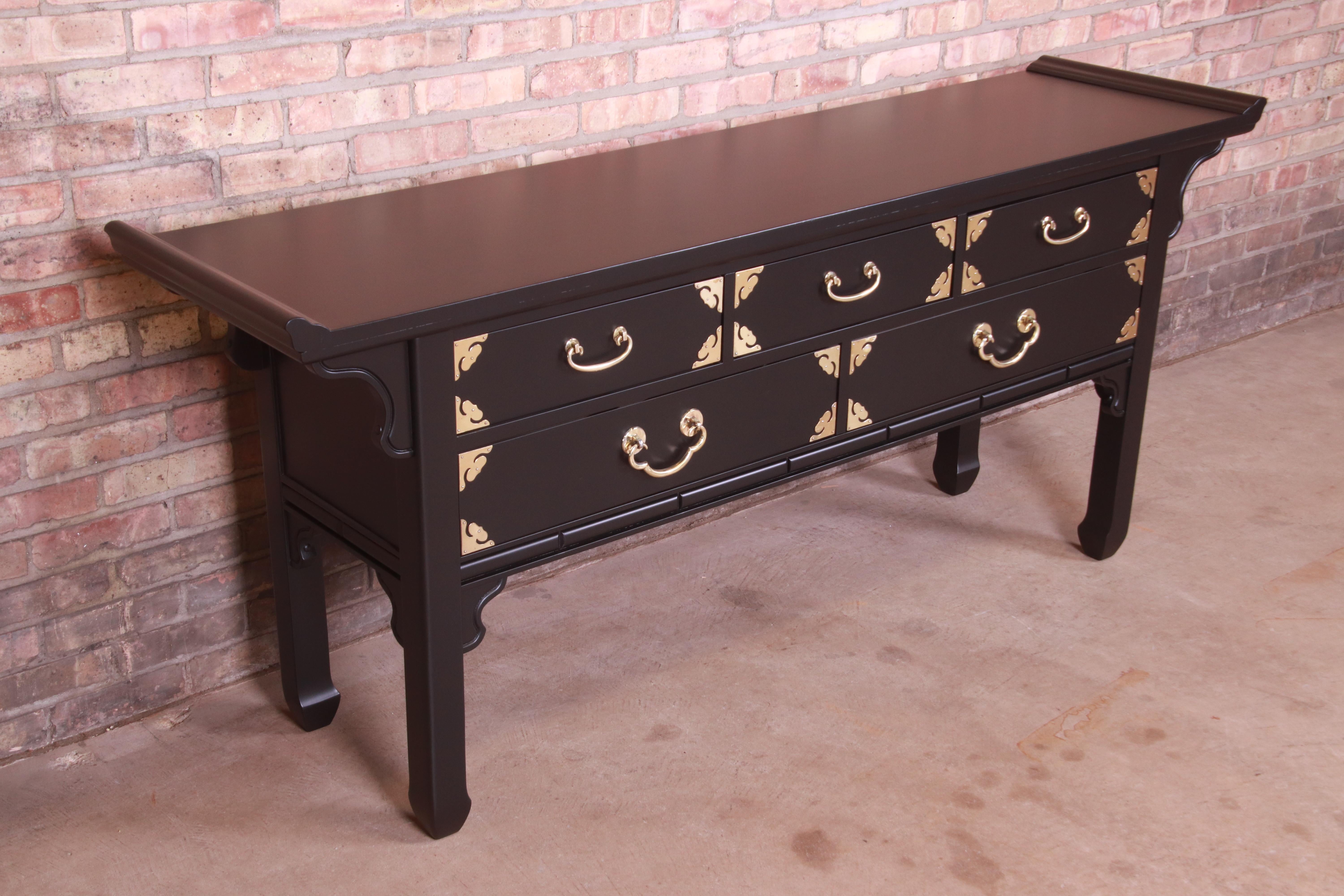 Bernhardt Hollywood Regency Chinoiserie Black Lacquered Sideboard or Console In Good Condition In South Bend, IN