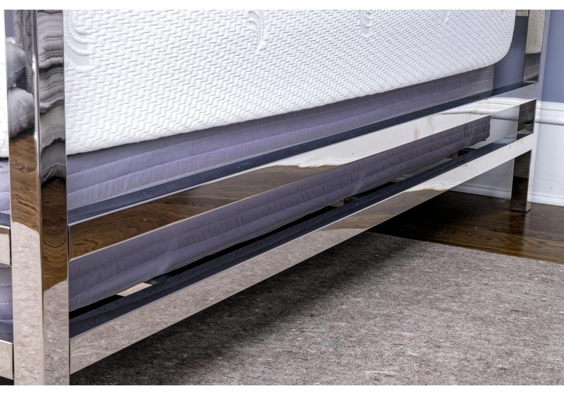 Bernhardt Interiors Landon Letto a baldacchino imbottito in acciaio inox in vendita 6