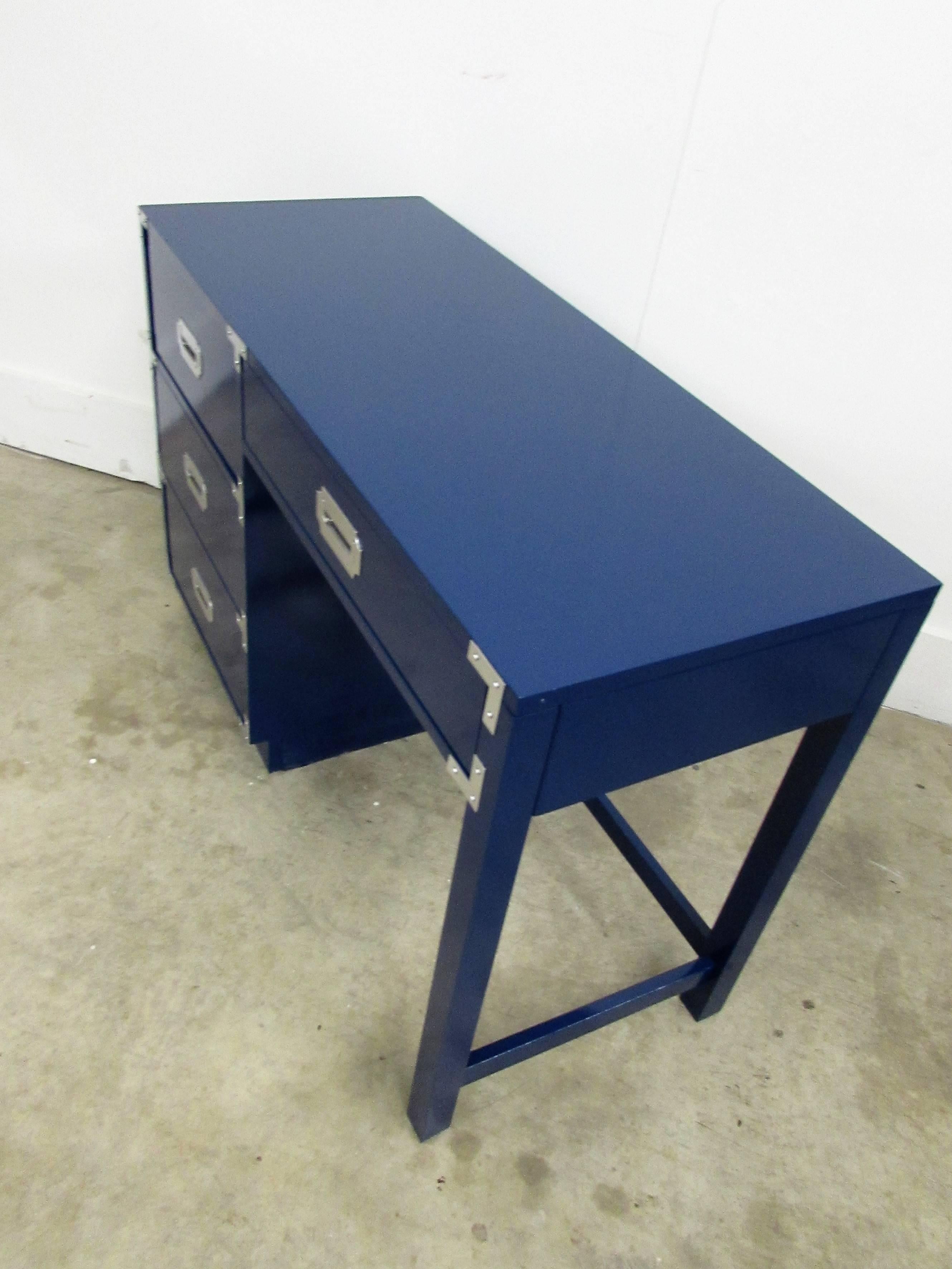 Bernhardt Lacquered Campaign Desk In Excellent Condition In Raleigh, NC