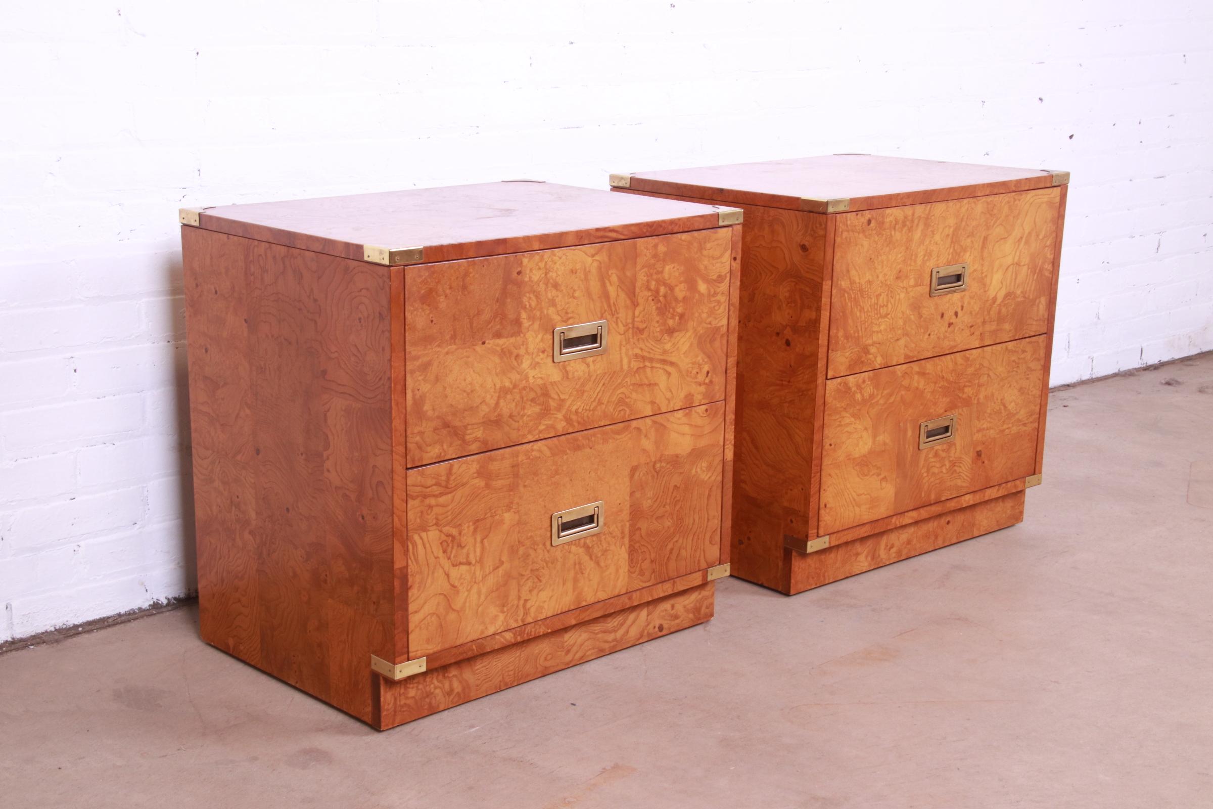 Bernhardt Mid-Century Modern Burl Wood Campaign Nightstands, Pair In Good Condition In South Bend, IN