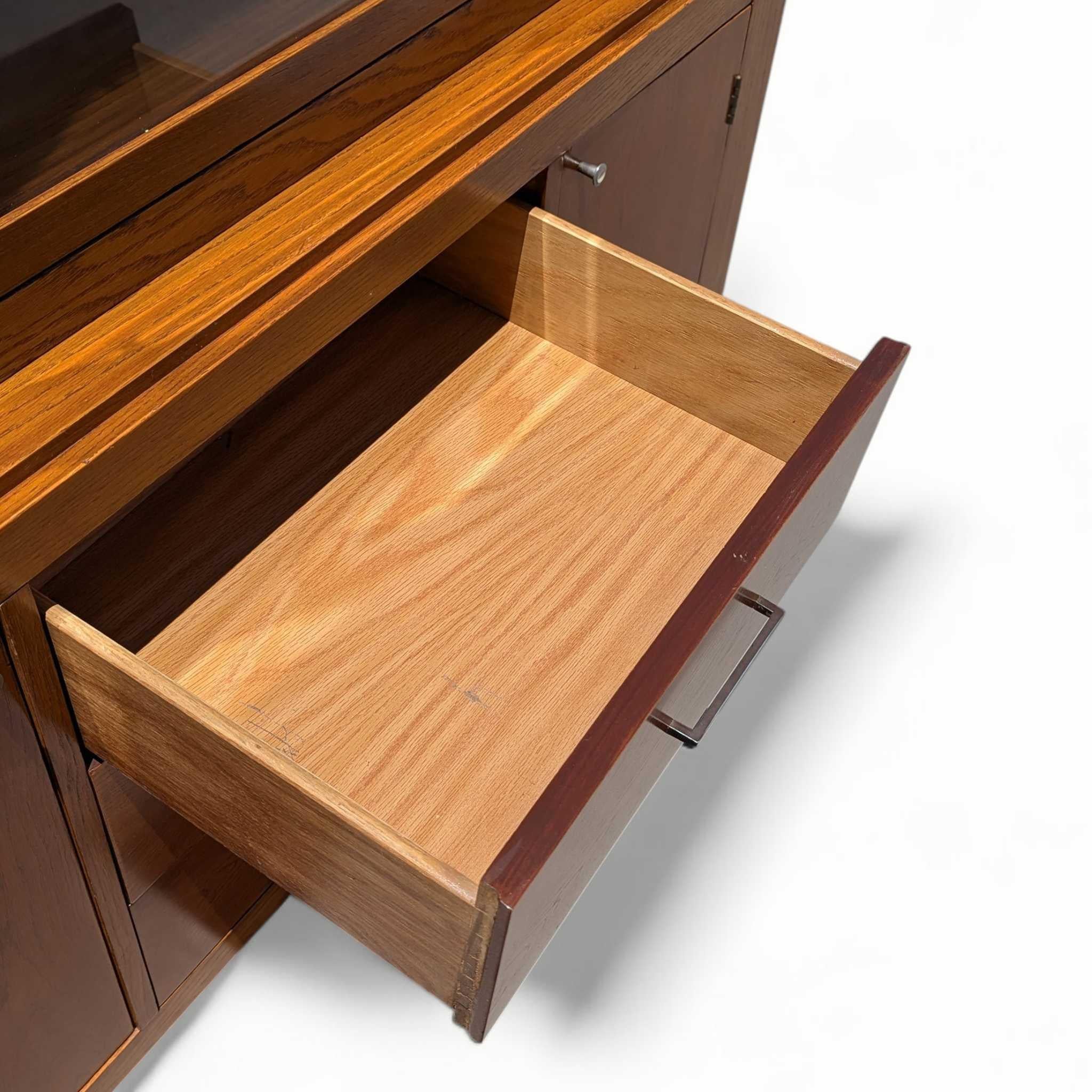 Bernhardt Mid-Century Modern Lighted Oak Display Hutch Cabinet, USA, 75