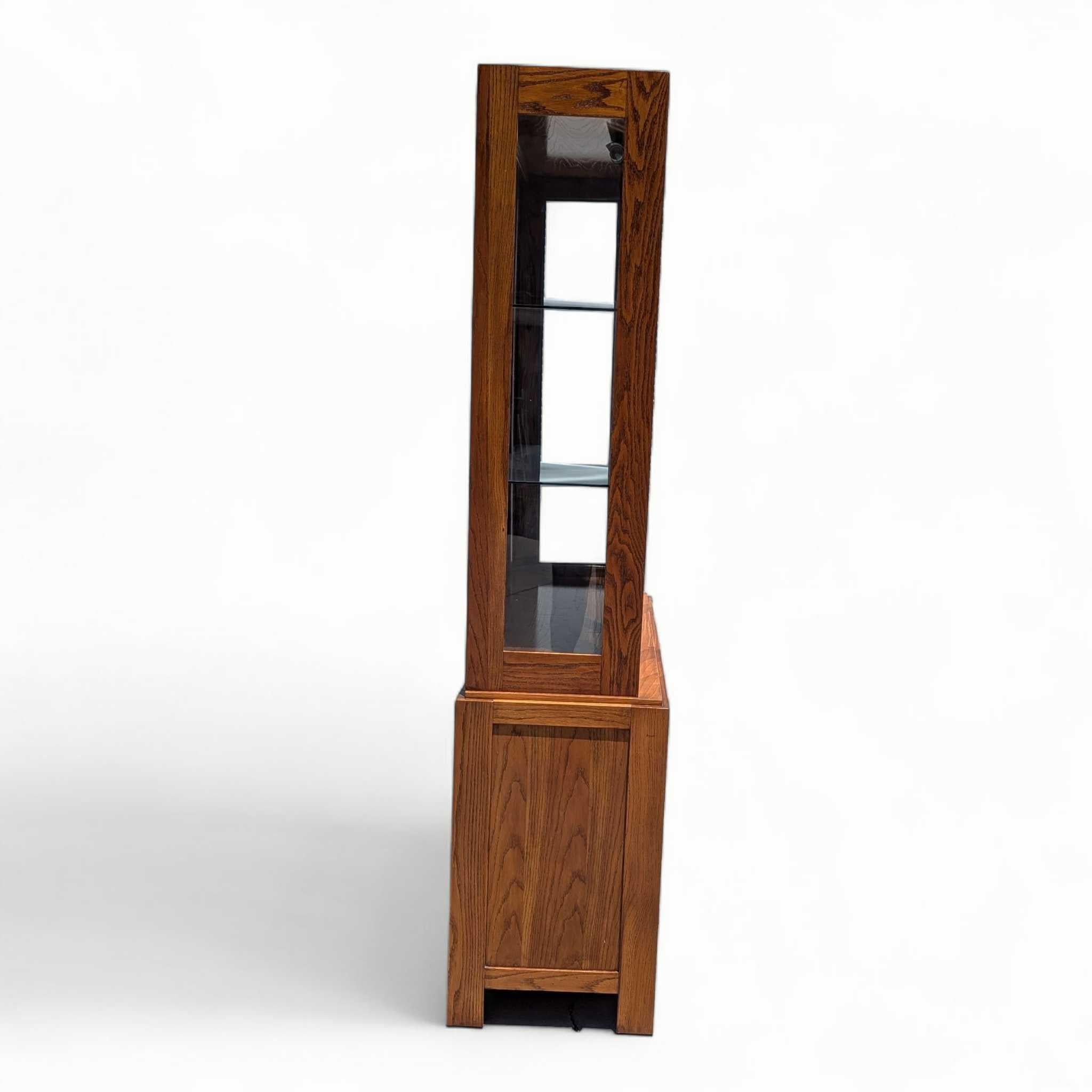 Bernhardt Mid-Century Modern Lighted Oak Display Hutch Cabinet, USA, 75