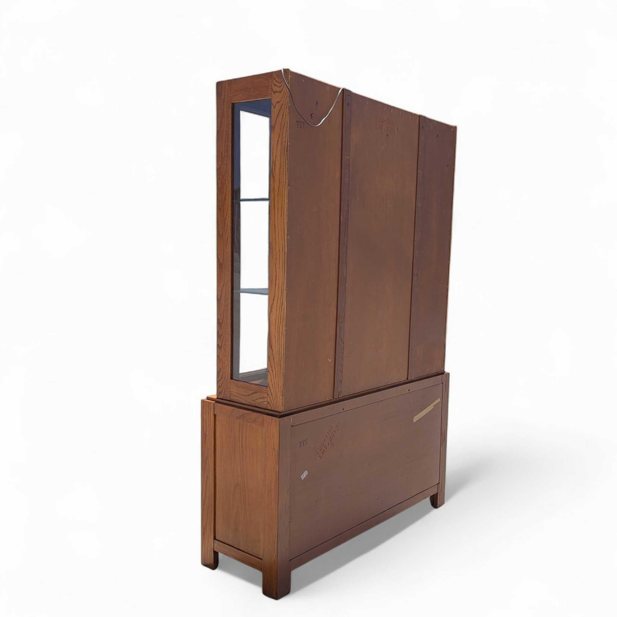 Bernhardt Mid-Century Modern Lighted Oak Display Hutch Cabinet, USA, 75