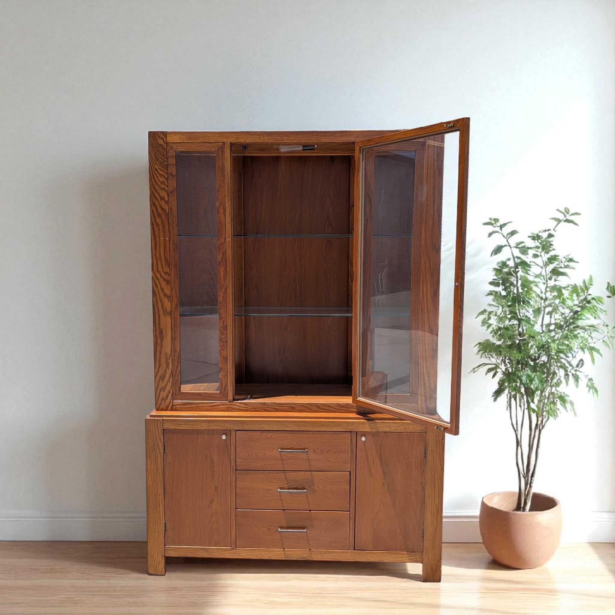 Bernhardt Mid-Century Modern Lighted Oak Display Hutch Cabinet, USA, 75