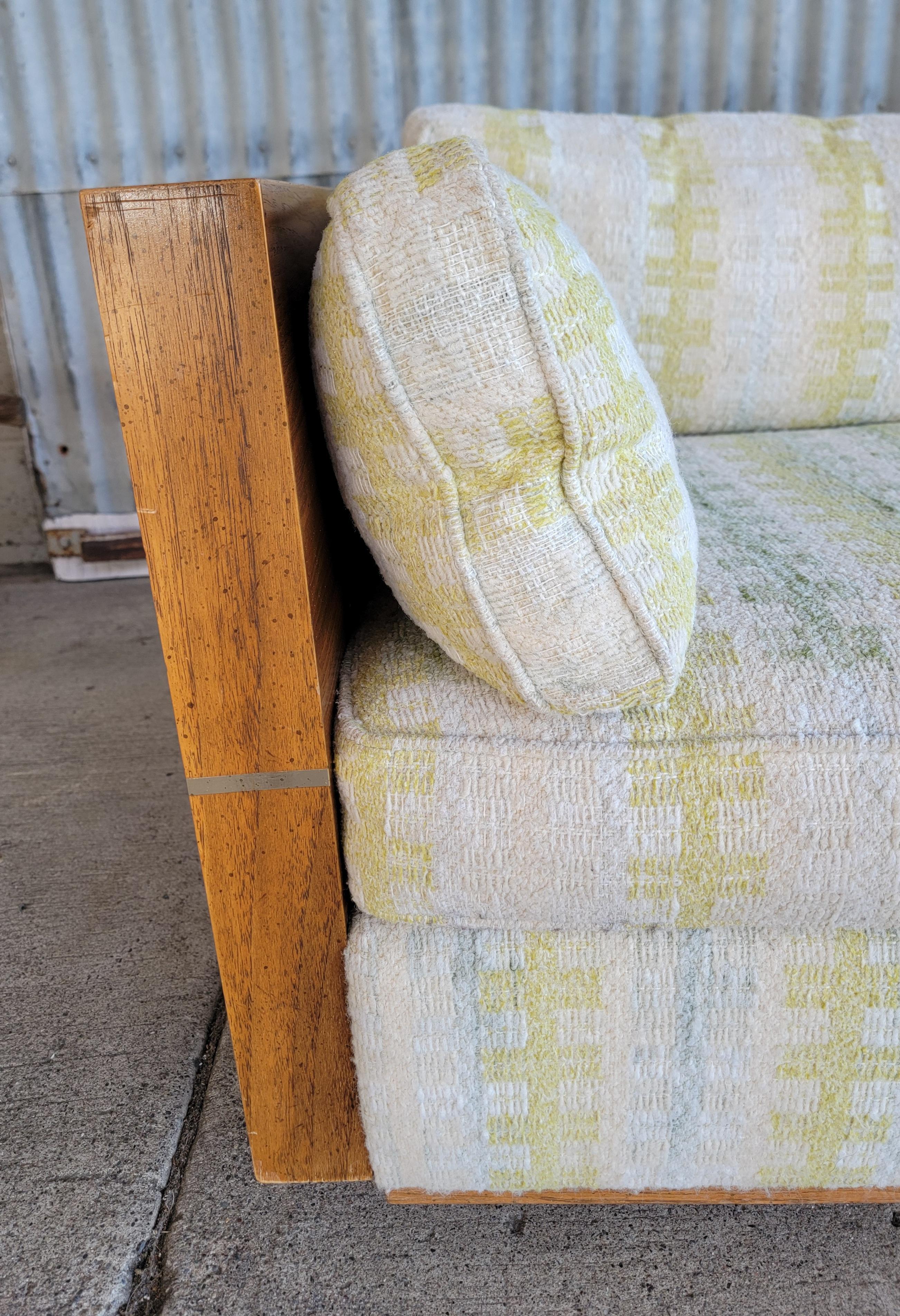 Bernhardt Sofa Manner of Milo Baughman In Good Condition For Sale In Fulton, CA