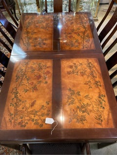 Mesa Bernhardt con 8 sillas, dos extensiones y funda de mesa